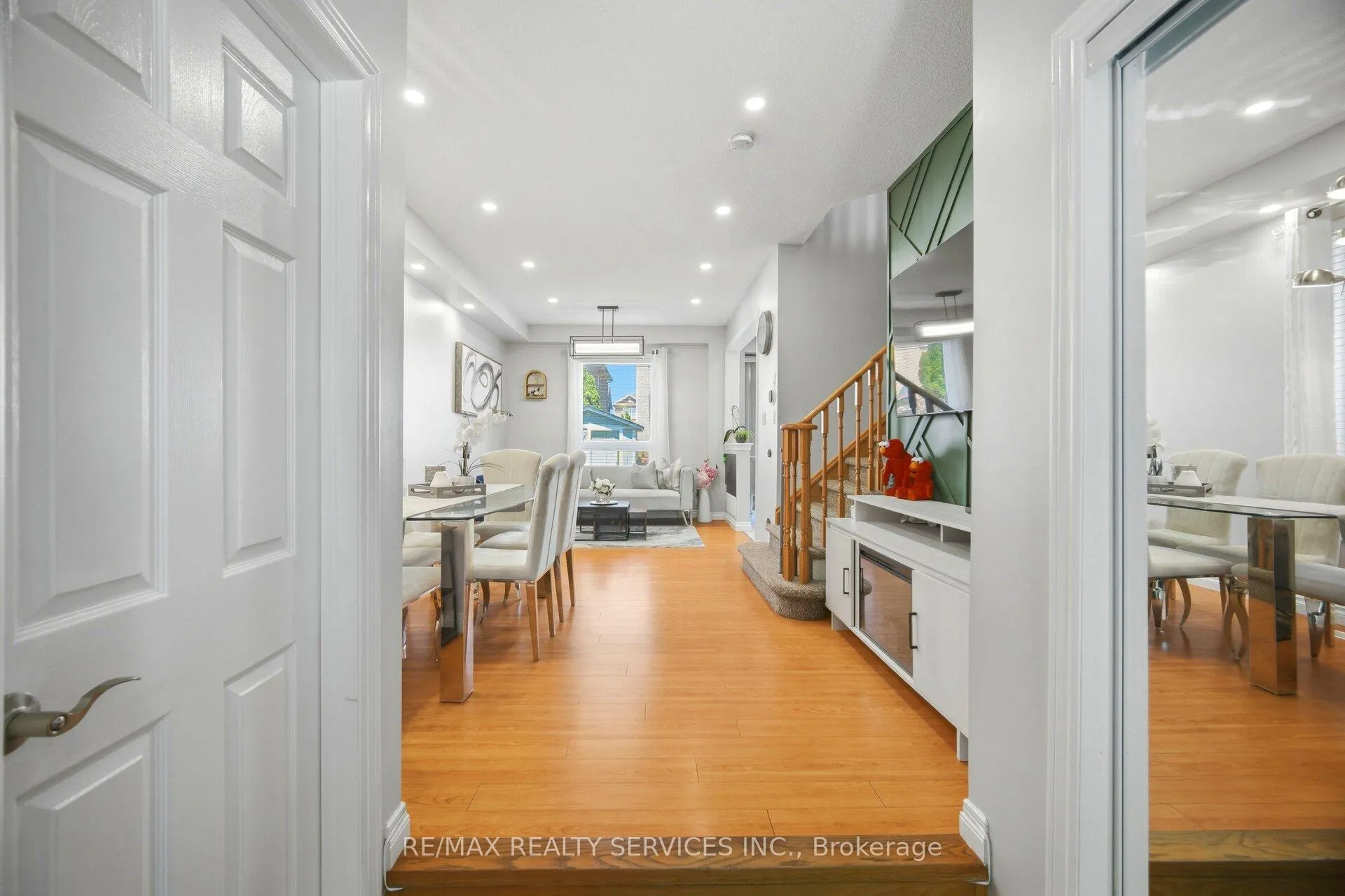 Photo 6 of 32 Ashdale Road, Brampton, Bram West — HOMEH