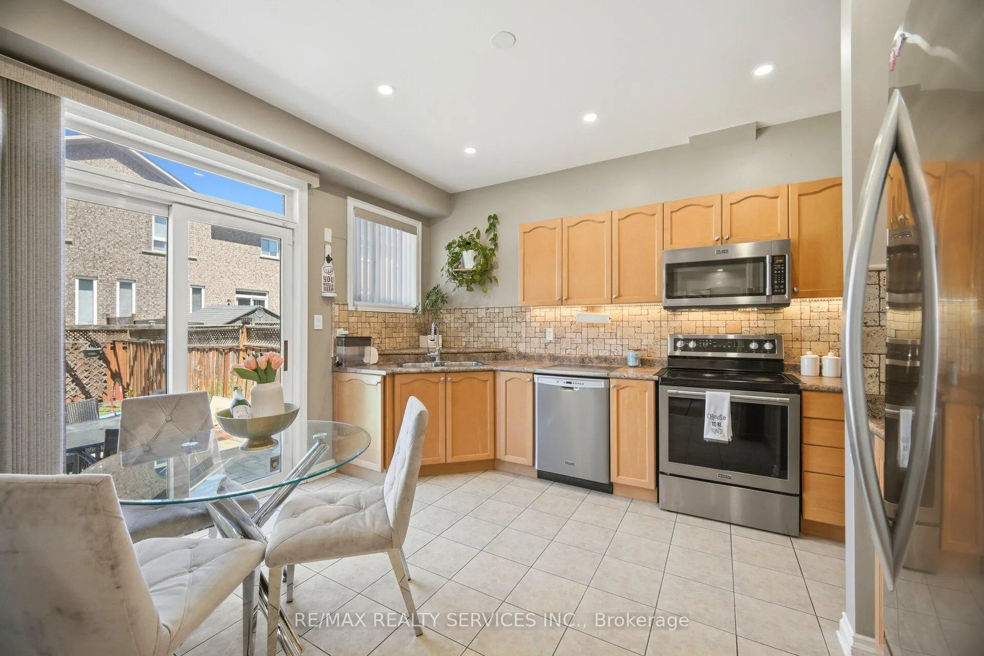 Photo 13 of 32 Ashdale Road, Brampton, Bram West — HOMEH