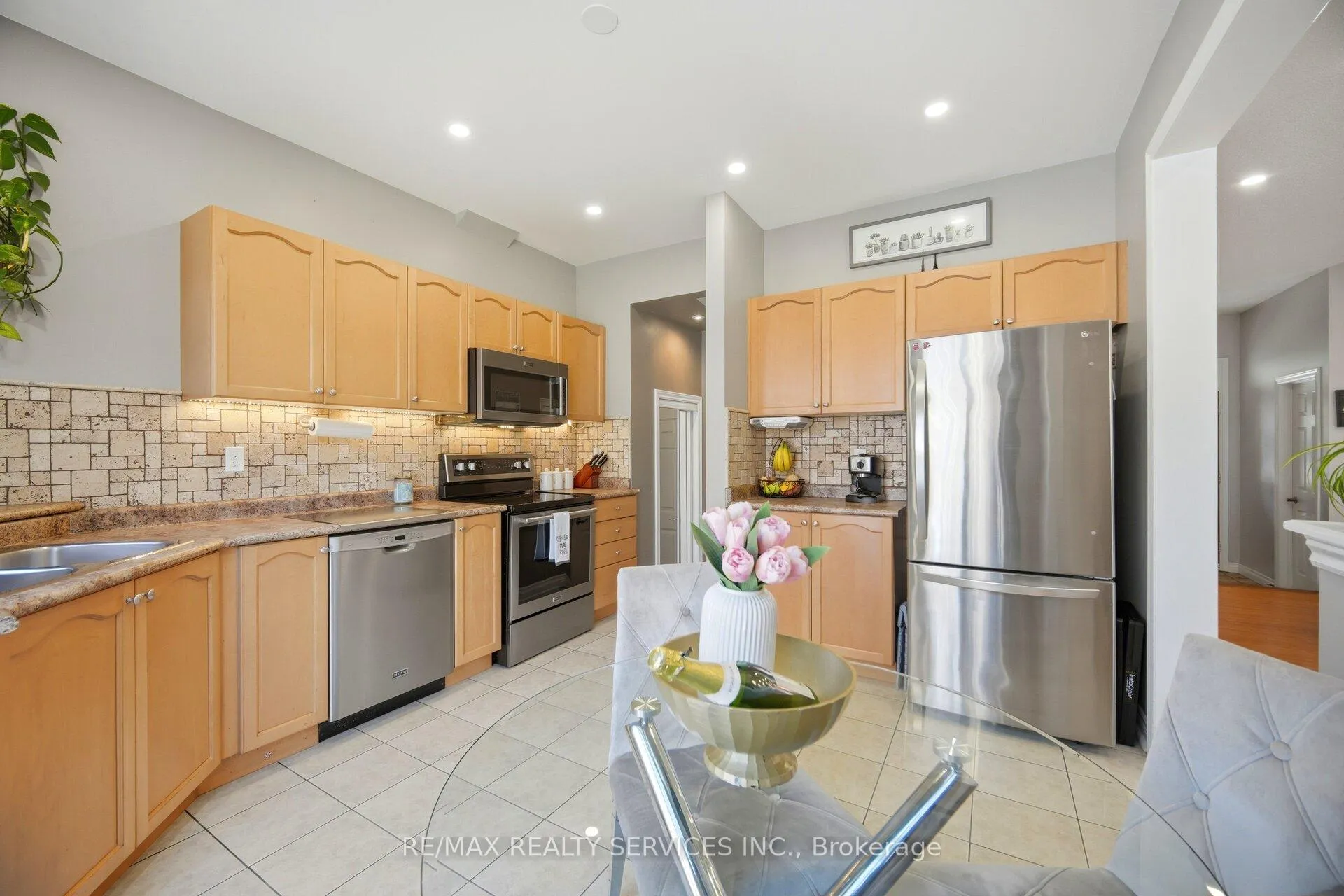 Photo 15 of 32 Ashdale Road, Brampton, Bram West — HOMEH