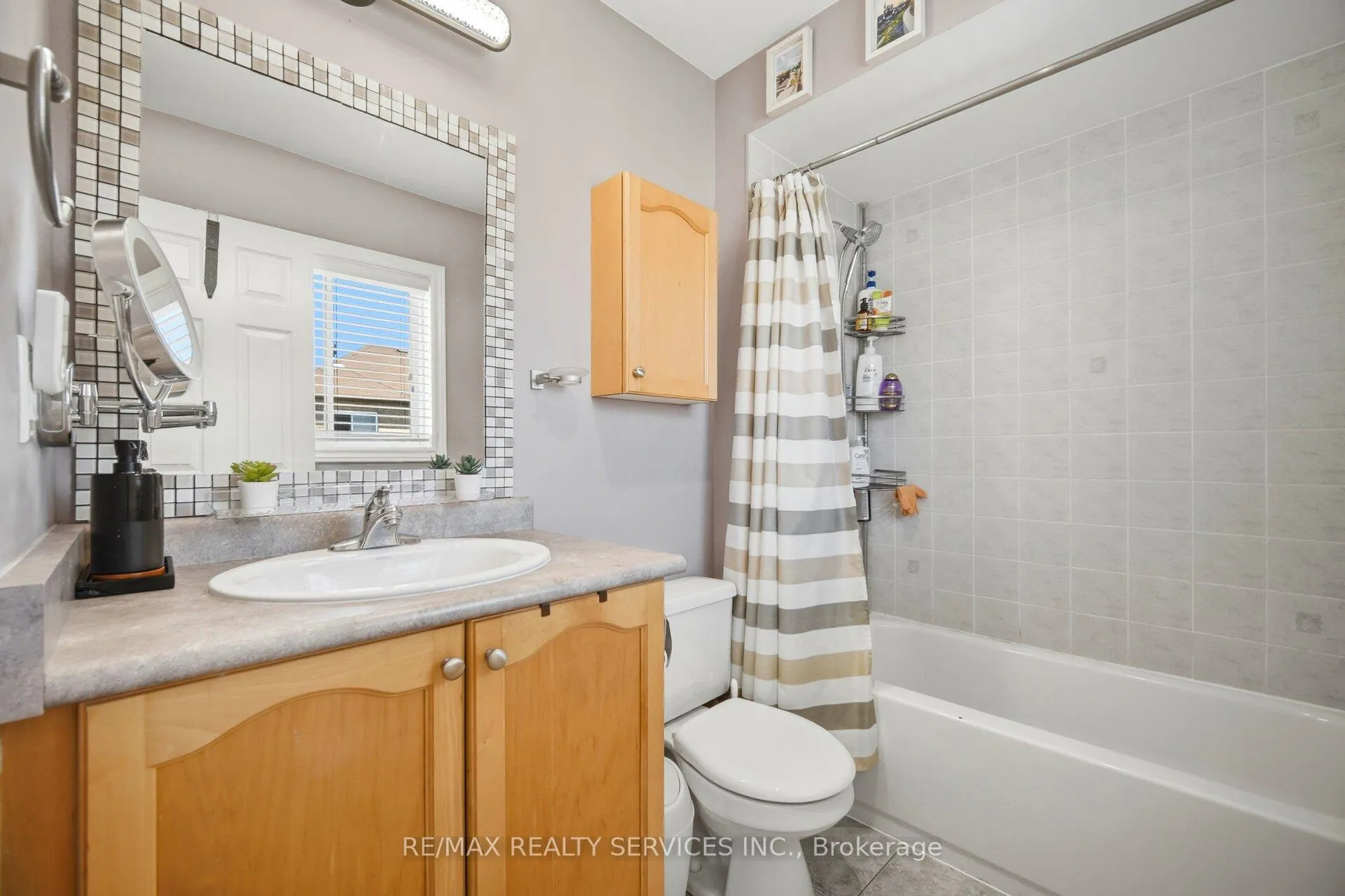 Photo 23 of 32 Ashdale Road, Brampton, Bram West — HOMEH