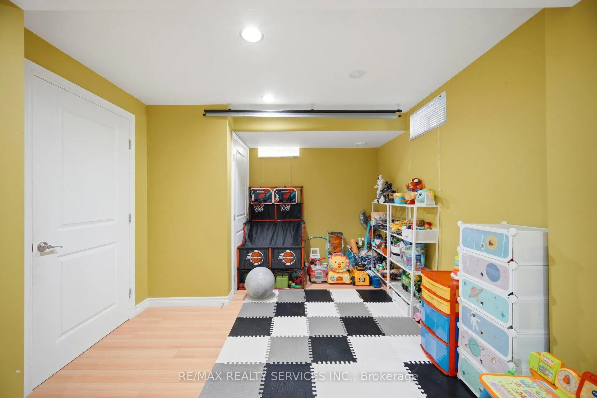 Photo 37 of 32 Ashdale Road, Brampton, Bram West — HOMEH