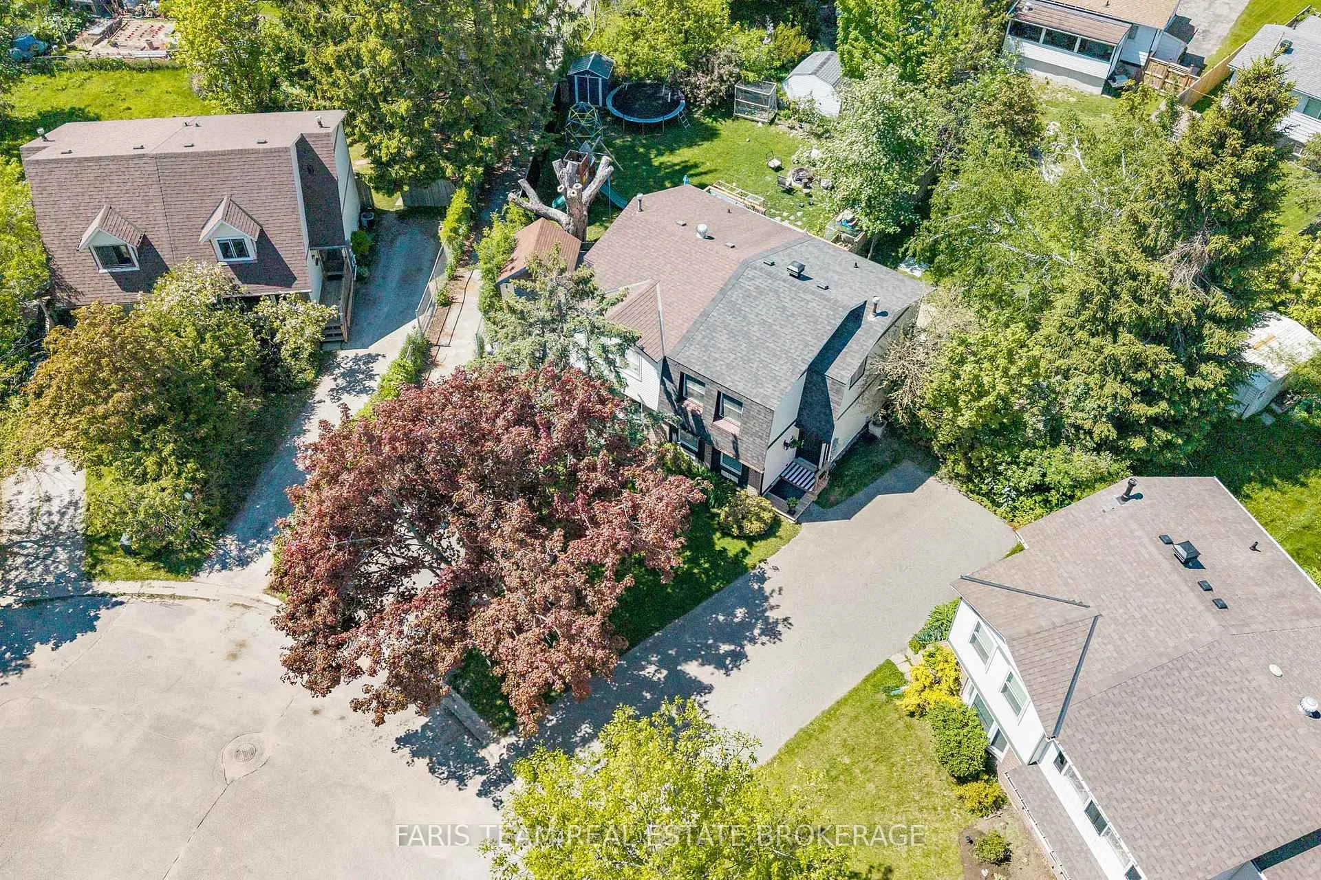 Photo 2 of 37 Wilde Place, Barrie, Letitia Heights — HOMEH