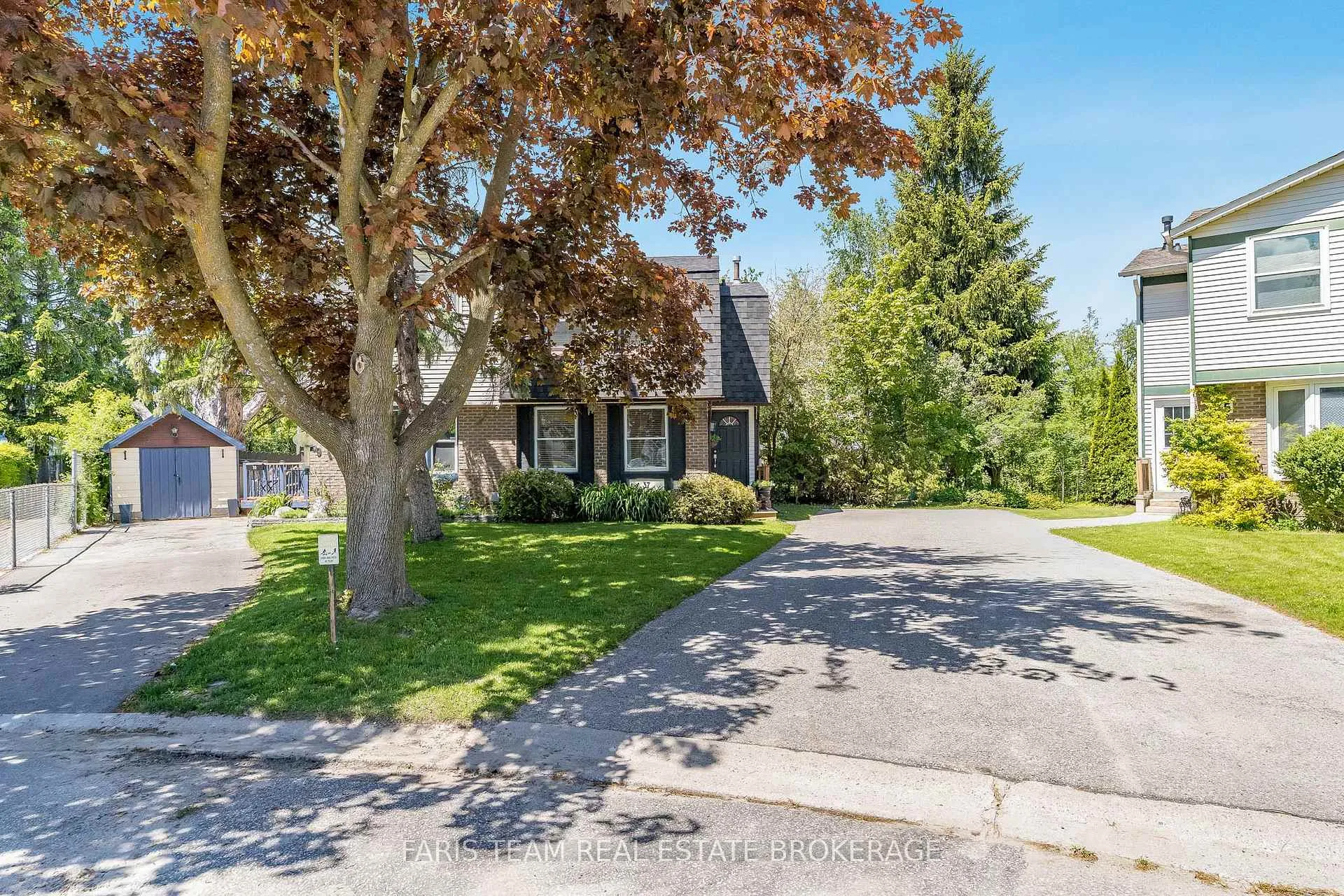 Photo 3 of 37 Wilde Place, Barrie, Letitia Heights — HOMEH