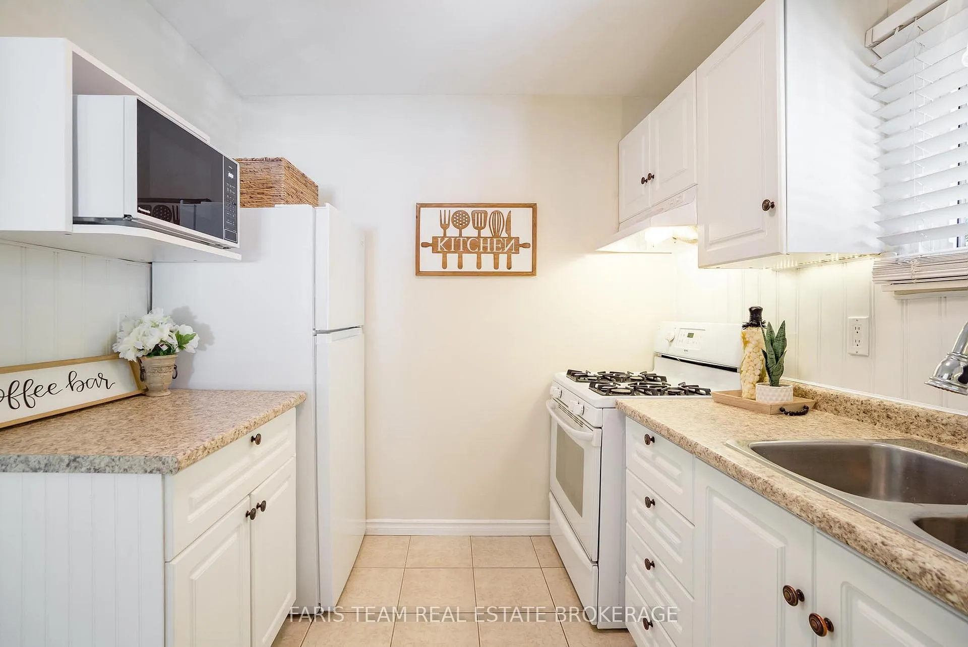 Photo 7 of 37 Wilde Place, Barrie, Letitia Heights — HOMEH