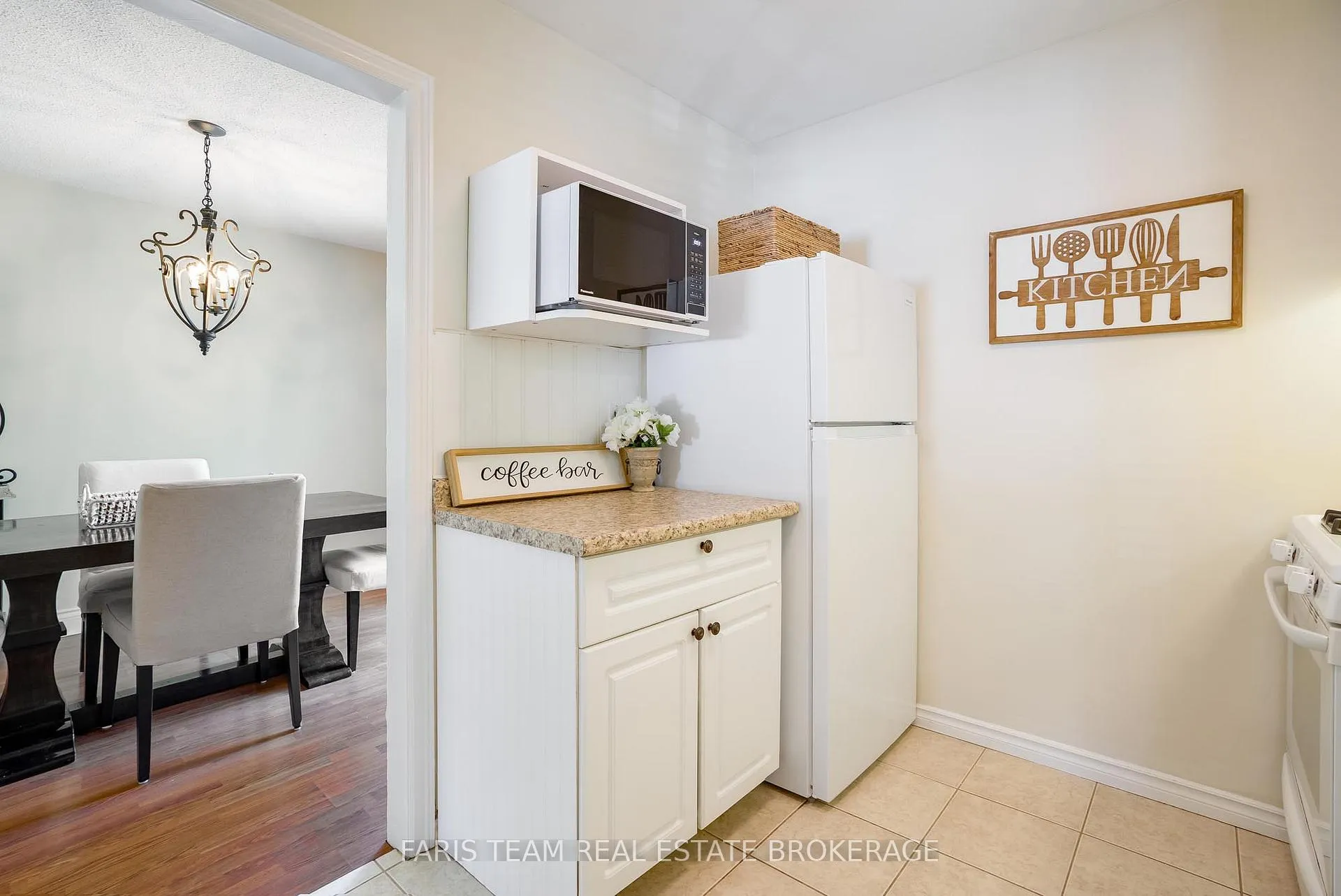 Photo 8 of 37 Wilde Place, Barrie, Letitia Heights — HOMEH