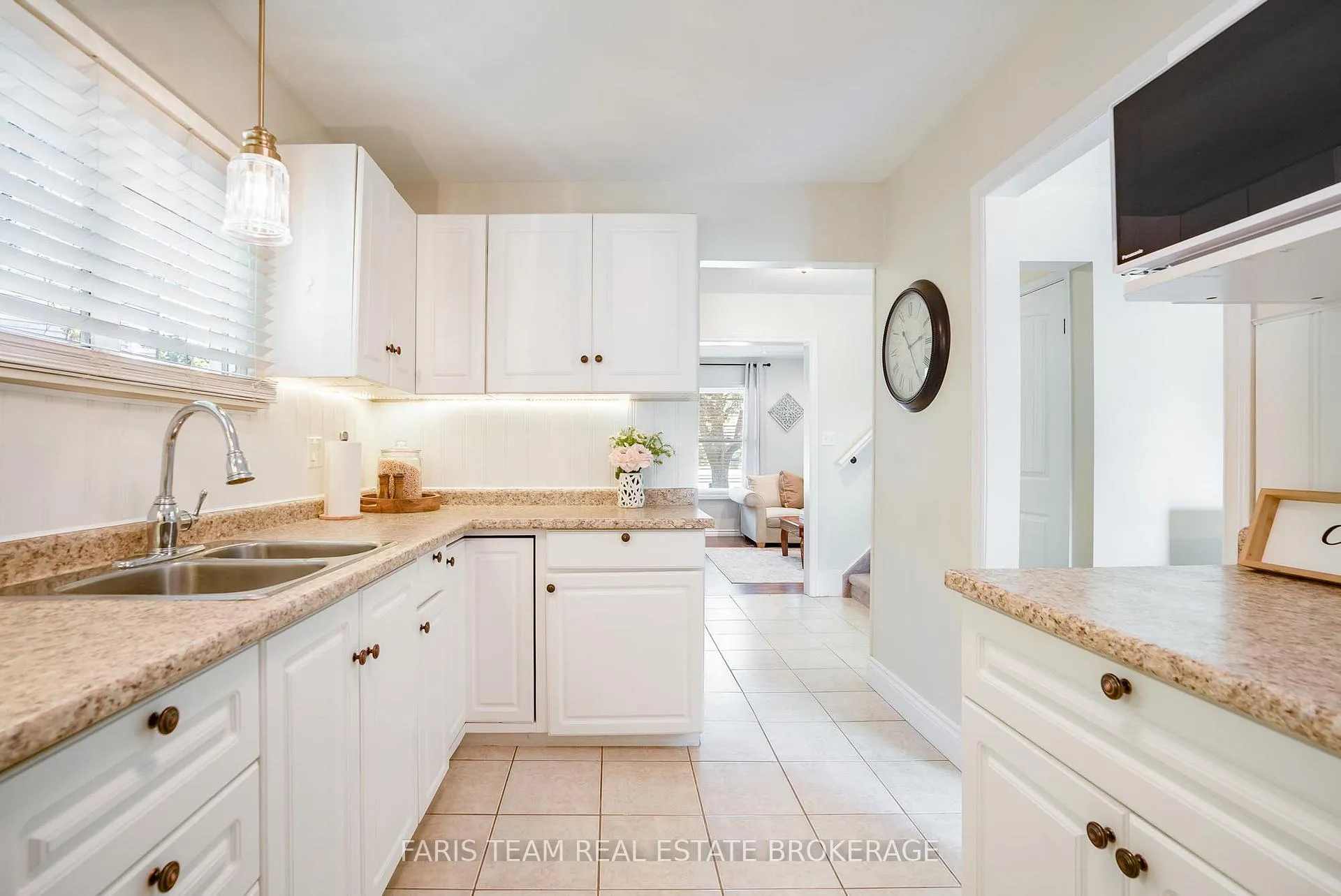 Photo 9 of 37 Wilde Place, Barrie, Letitia Heights — HOMEH