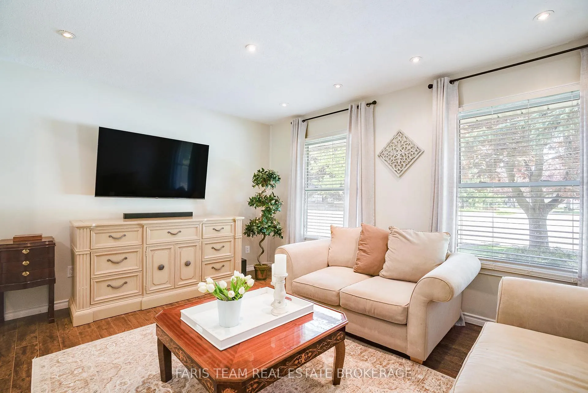 Photo 13 of 37 Wilde Place, Barrie, Letitia Heights — HOMEH