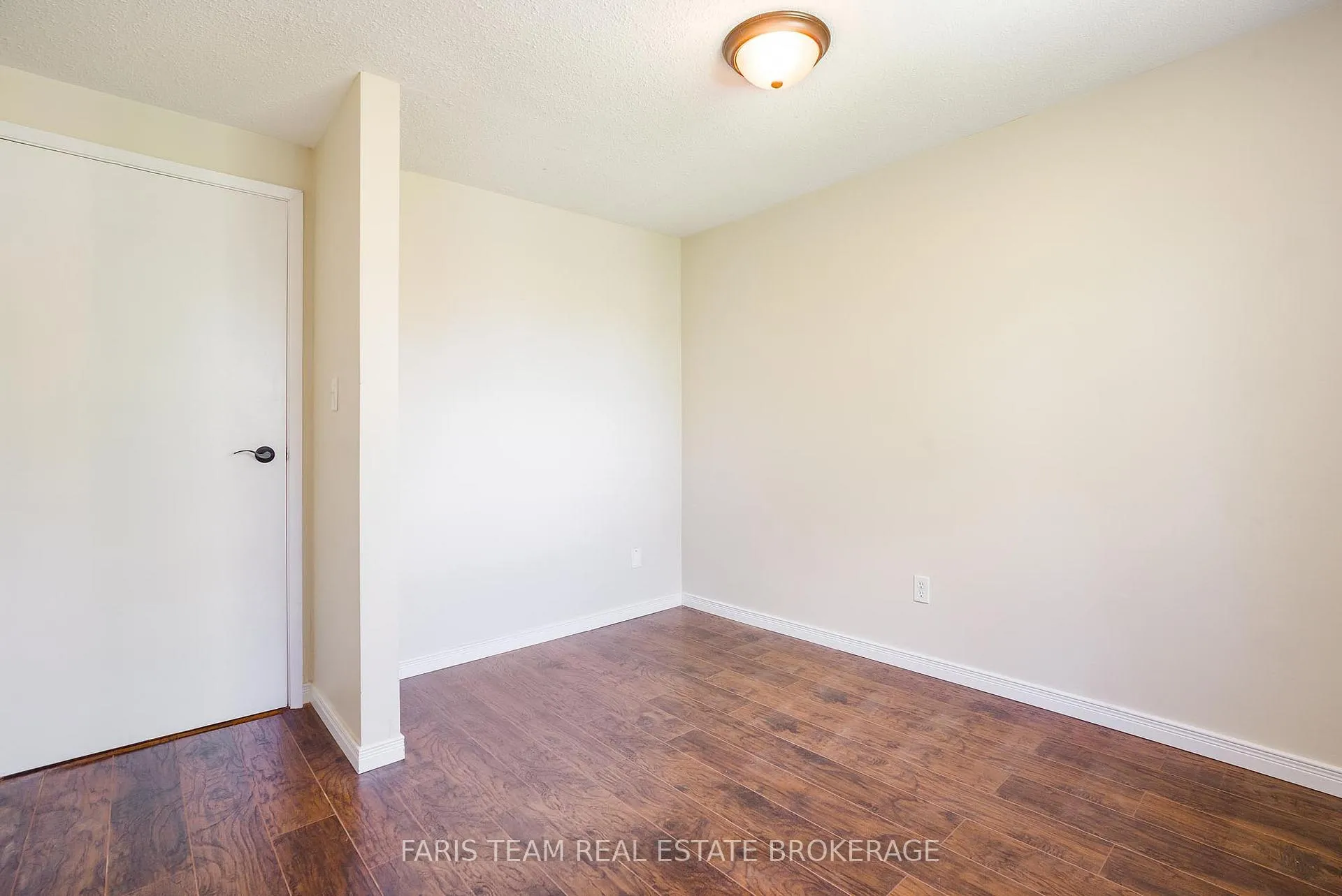 Photo 19 of 37 Wilde Place, Barrie, Letitia Heights — HOMEH