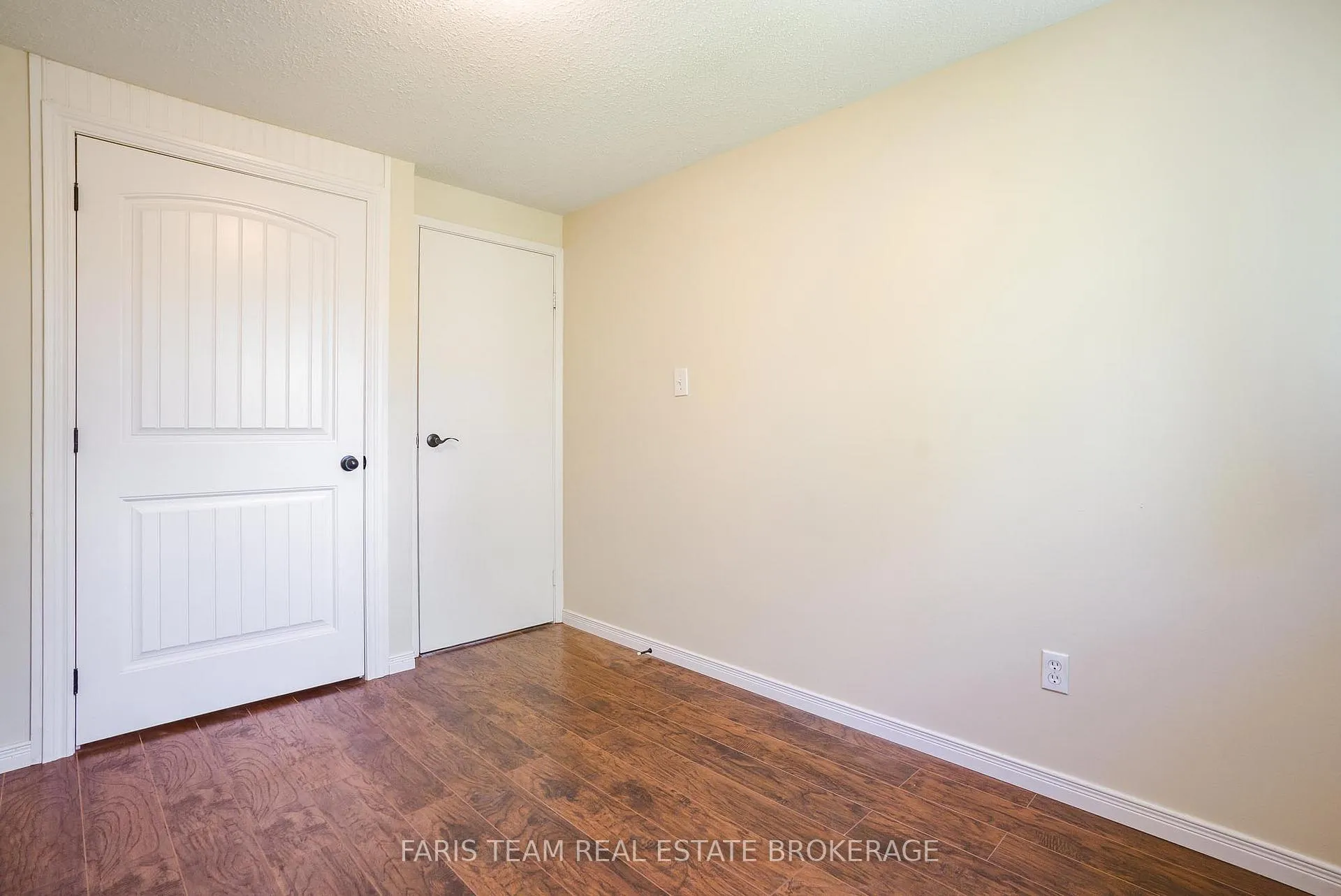Photo 21 of 37 Wilde Place, Barrie, Letitia Heights — HOMEH