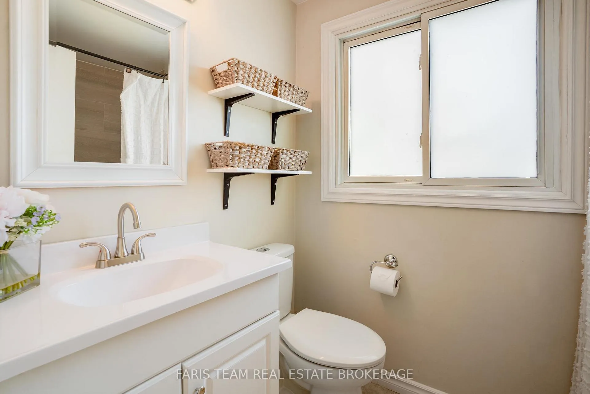 Photo 22 of 37 Wilde Place, Barrie, Letitia Heights — HOMEH