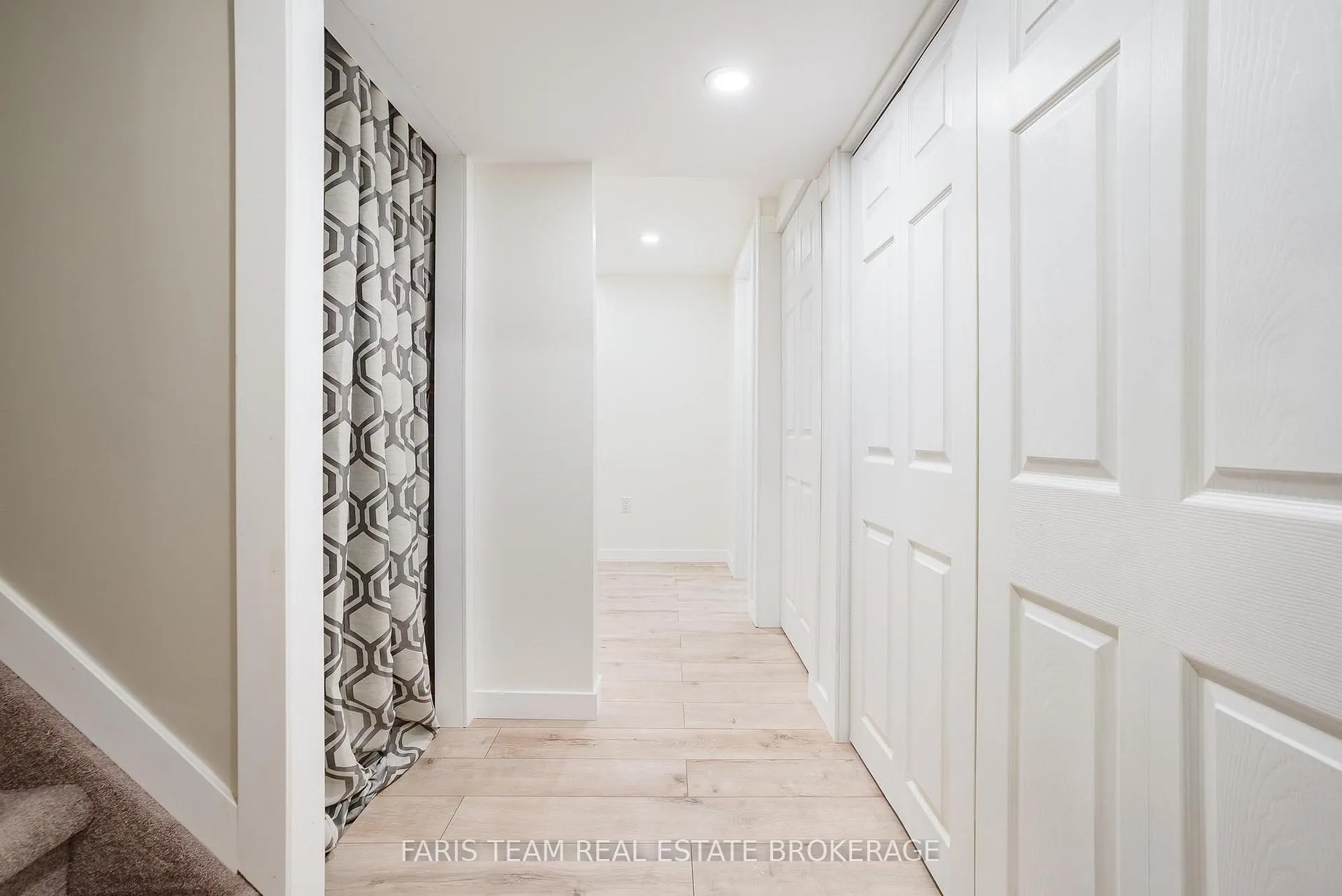 Photo 24 of 37 Wilde Place, Barrie, Letitia Heights — HOMEH