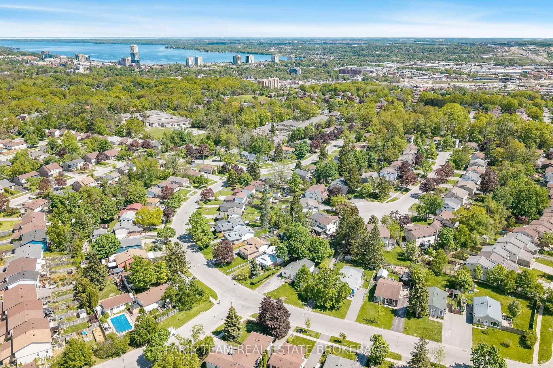 Photo 46 of 37 Wilde Place, Barrie, Letitia Heights — HOMEH