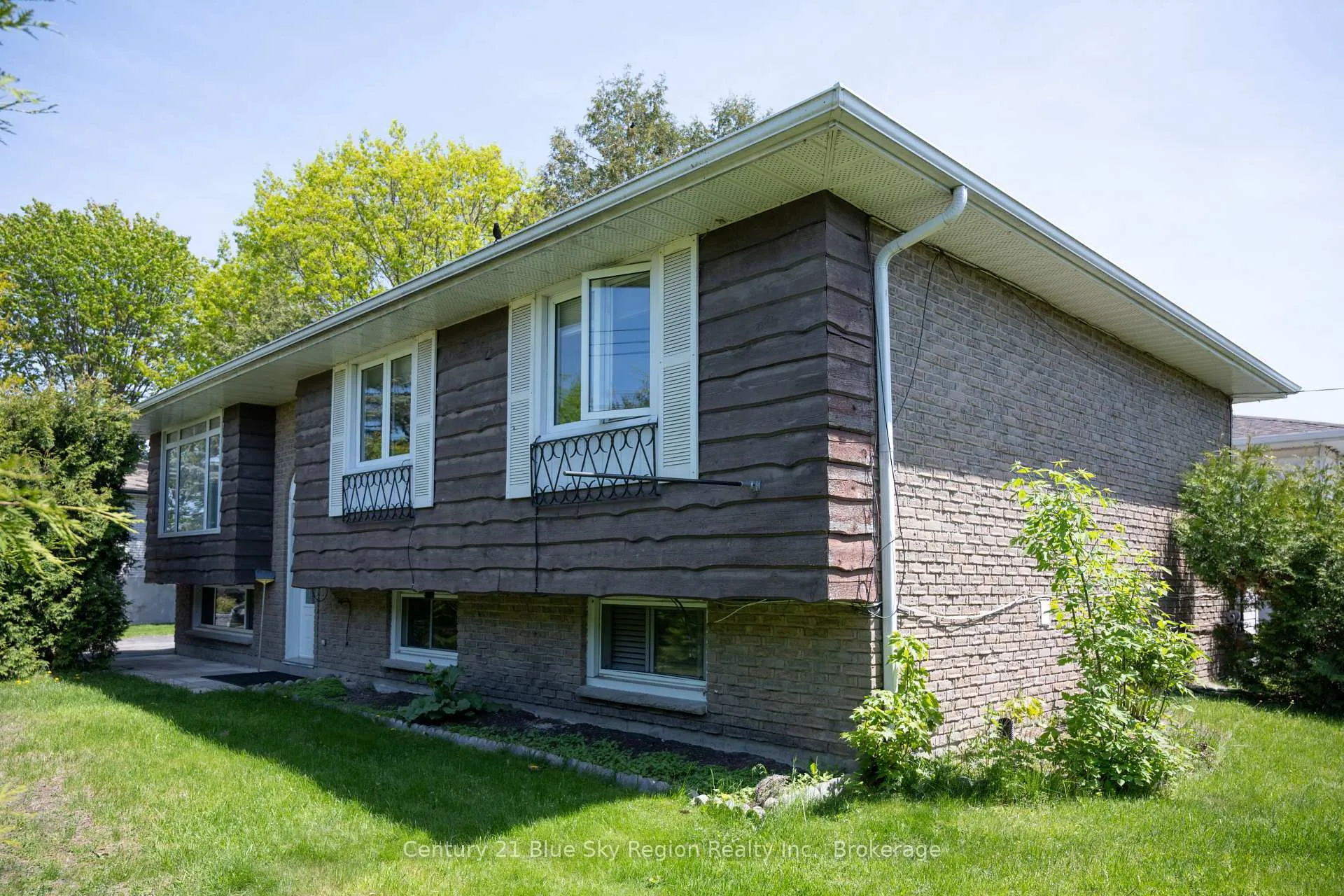 Front of 1 Portage Avenue