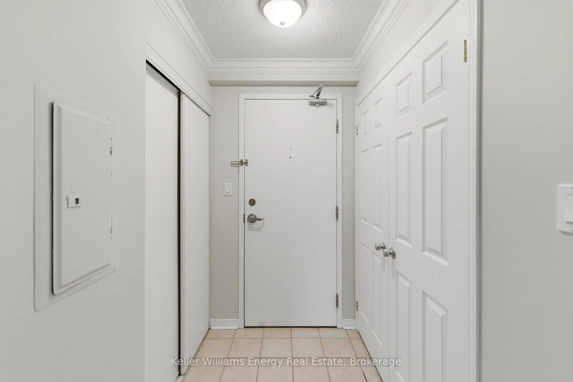Photo 3 of Unit 301, 90 Aspen Springs Drive, Clarington, Bowmanville — HOMEH