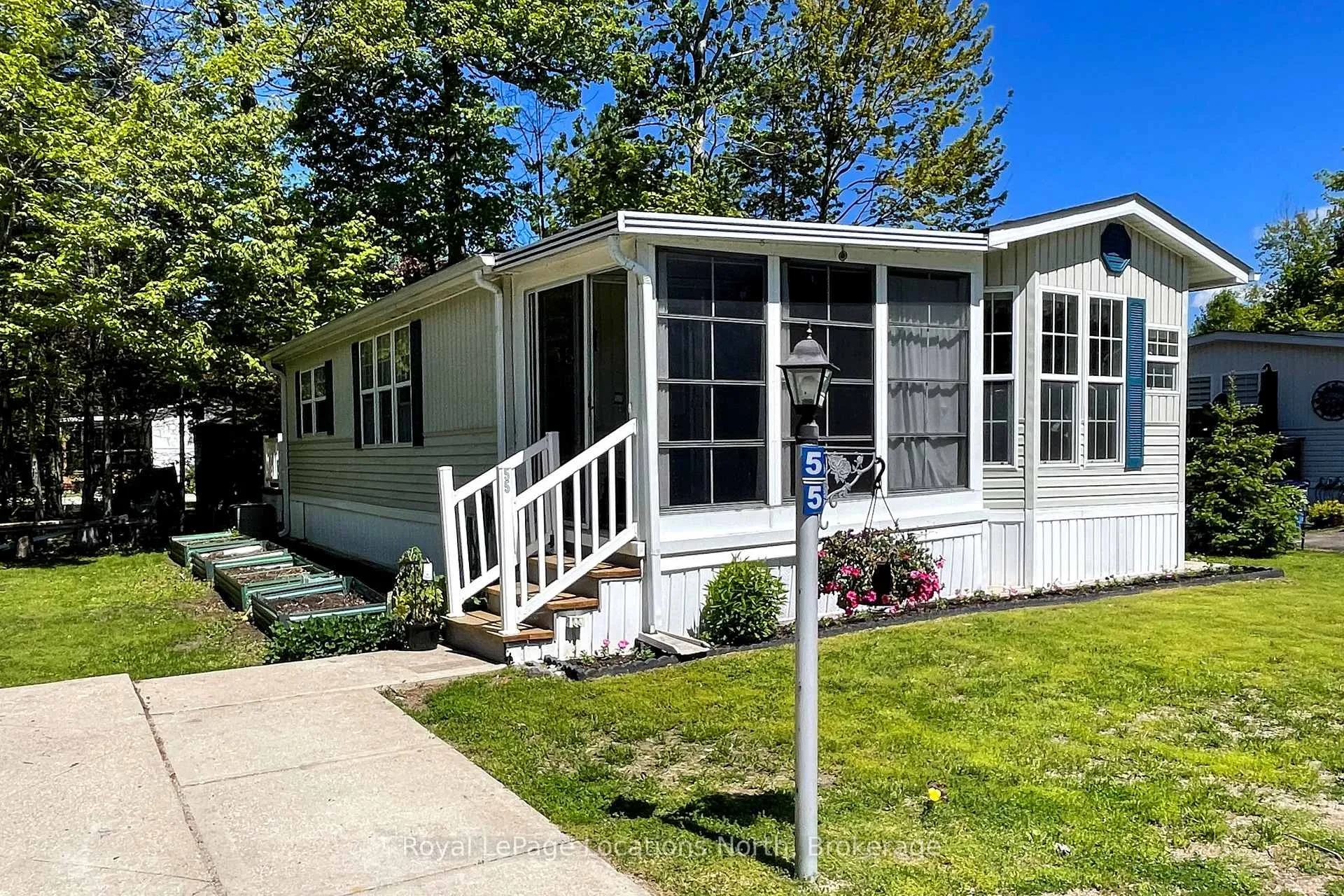Photo 4 of 55 Topaz Street, Wasaga Beach — HOMEH