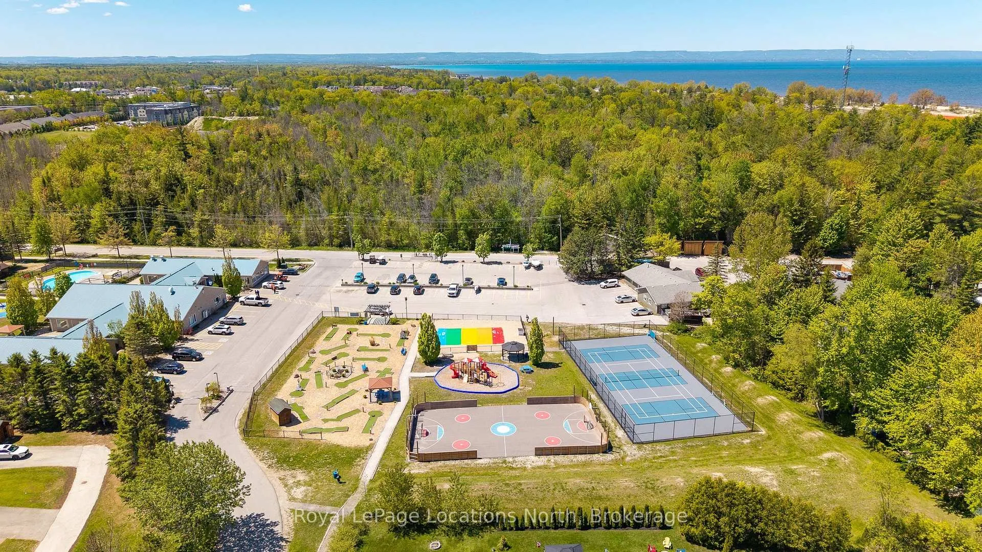 Photo 30 of 55 Topaz Street, Wasaga Beach — HOMEH