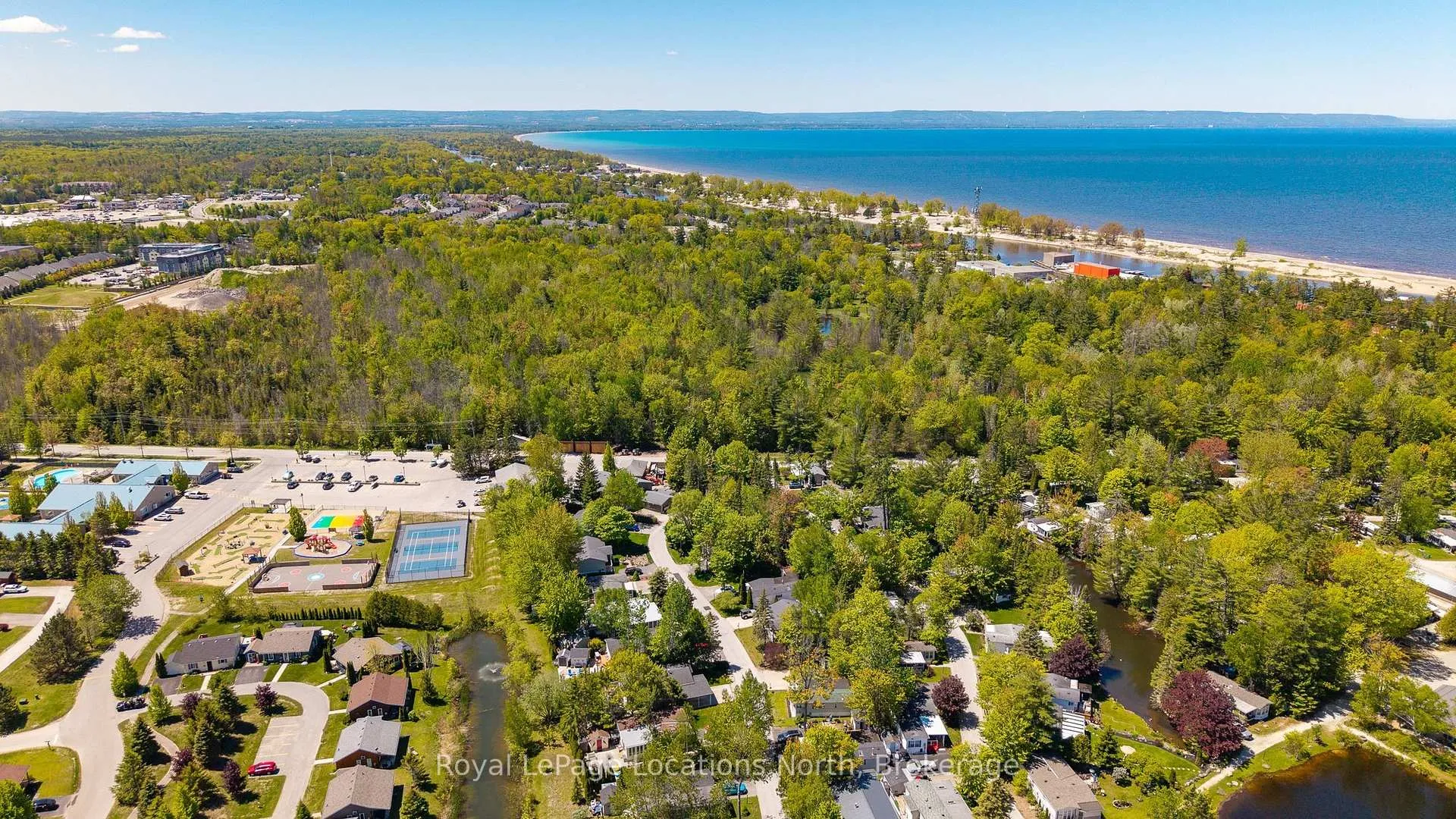 Photo 32 of 55 Topaz Street, Wasaga Beach — HOMEH