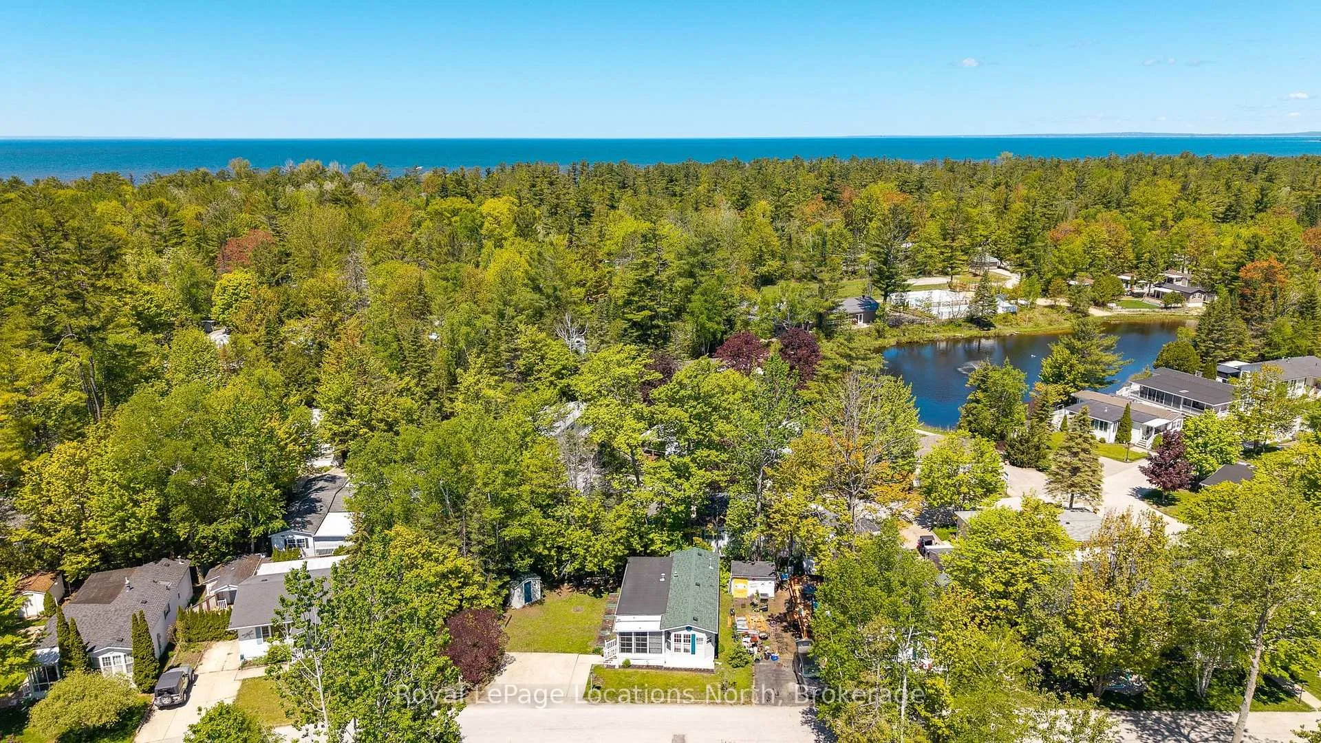 Photo 33 of 55 Topaz Street, Wasaga Beach — HOMEH