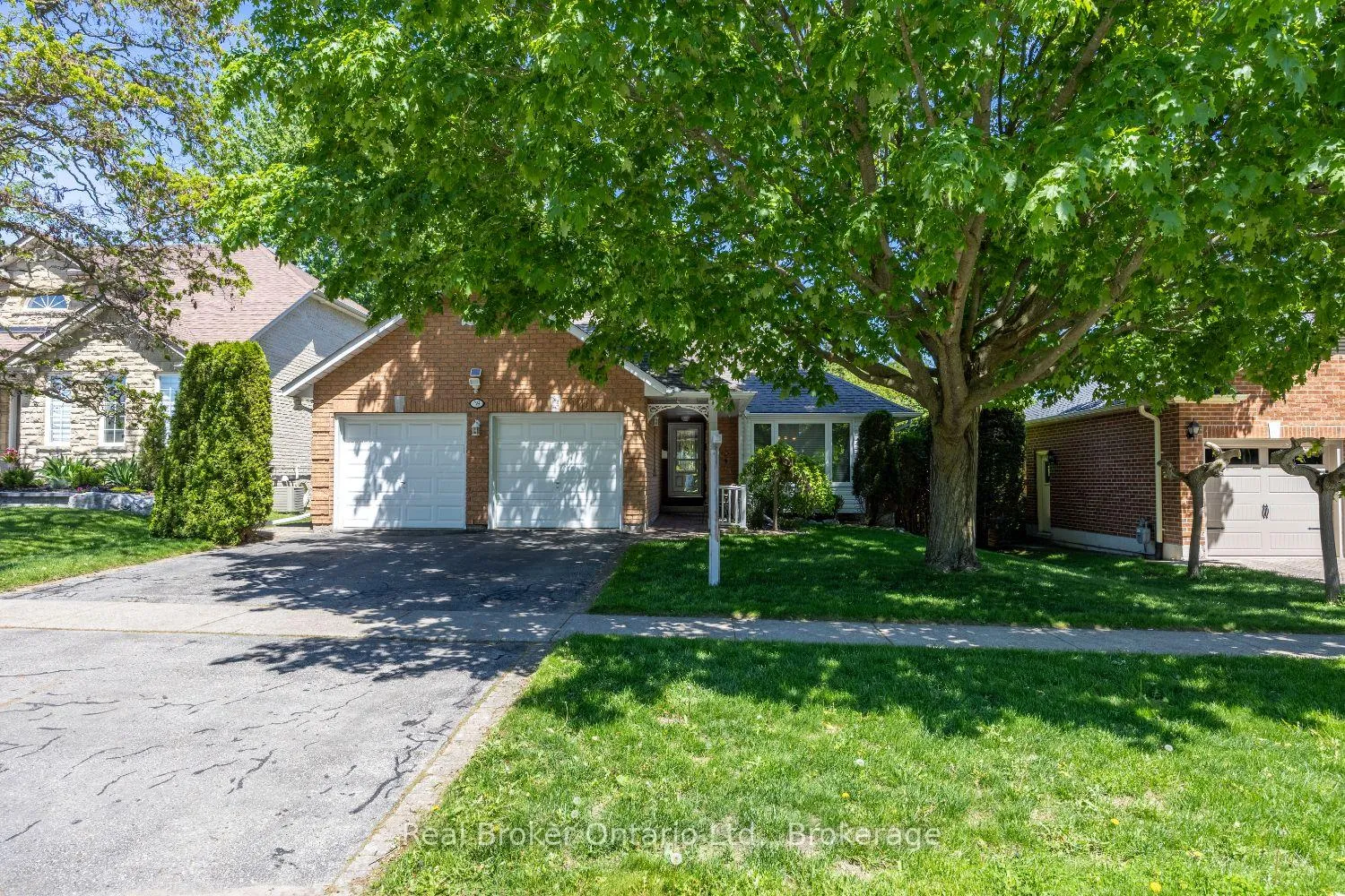 Photo 2 of 39 Valleycrest Drive, Clarington, Courtice — HOMEH