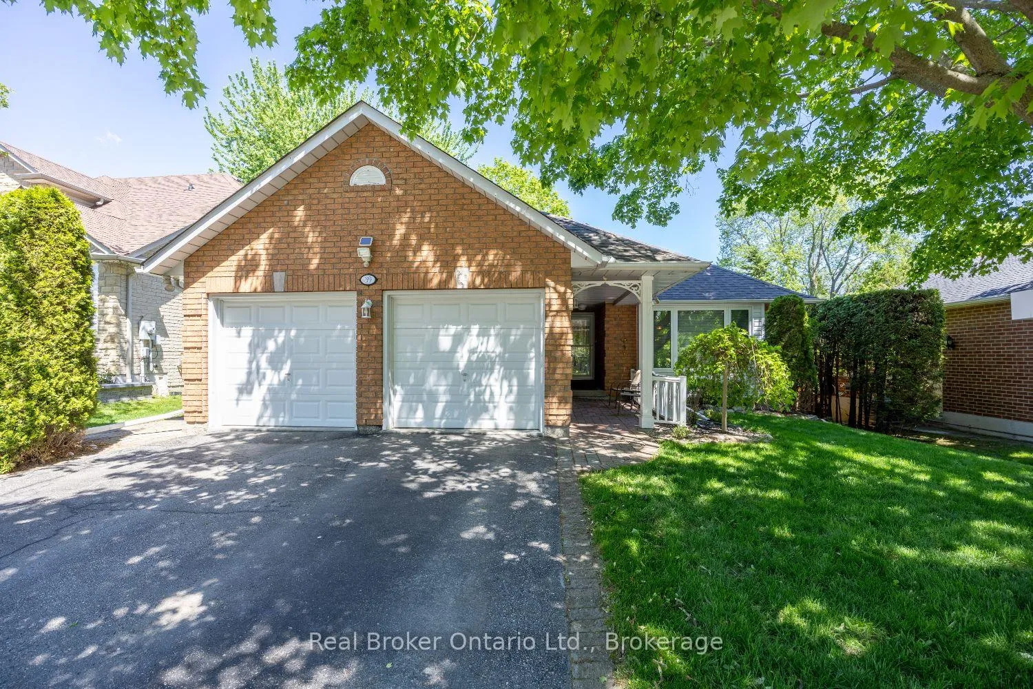 Photo 3 of 39 Valleycrest Drive, Clarington, Courtice — HOMEH