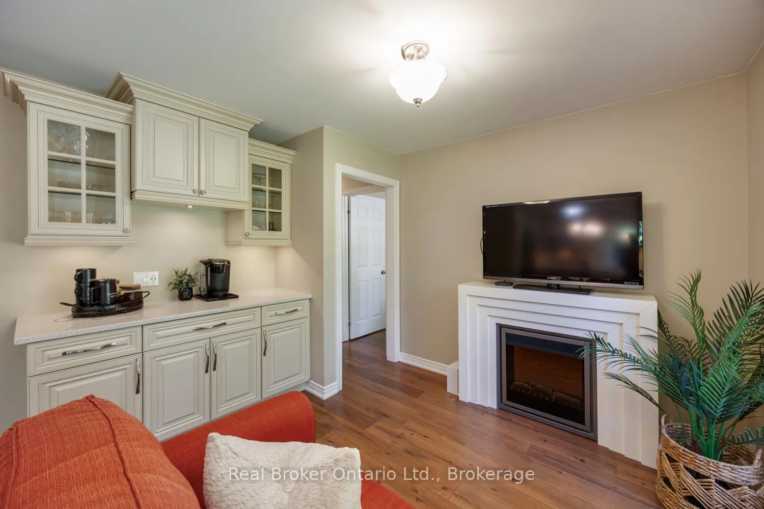 Photo 13 of 39 Valleycrest Drive, Clarington, Courtice — HOMEH