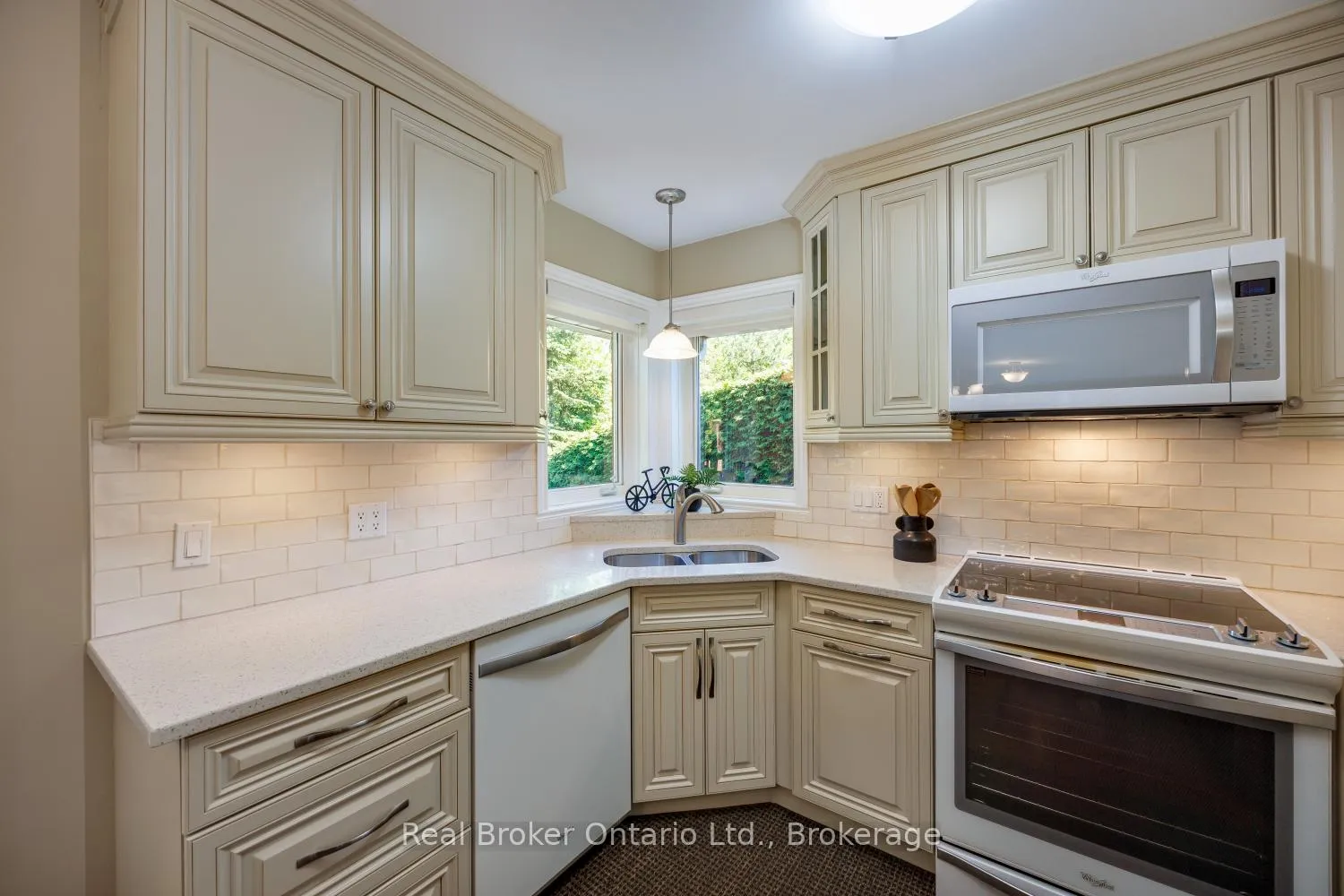 Photo 19 of 39 Valleycrest Drive, Clarington, Courtice — HOMEH