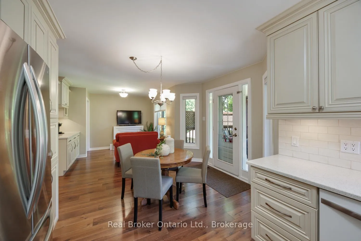 Photo 20 of 39 Valleycrest Drive, Clarington, Courtice — HOMEH