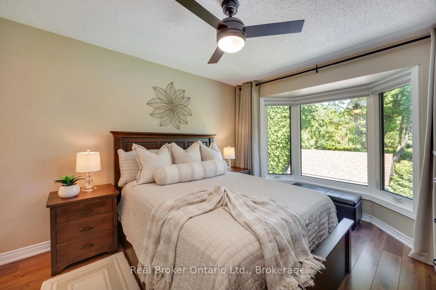Photo 22 of 39 Valleycrest Drive, Clarington, Courtice — HOMEH