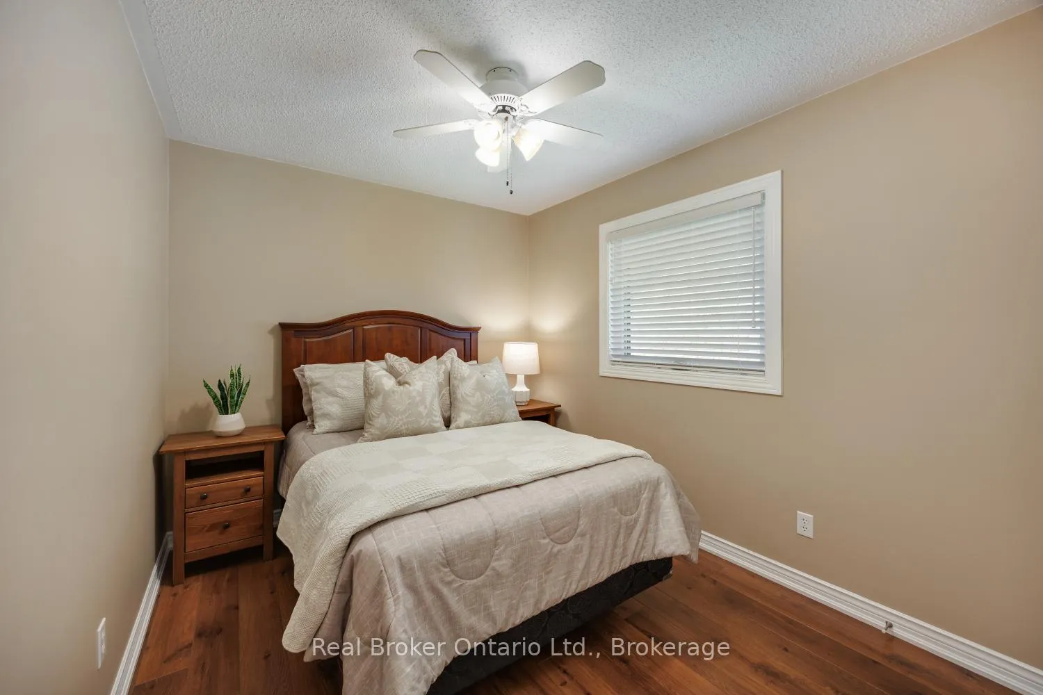 Photo 24 of 39 Valleycrest Drive, Clarington, Courtice — HOMEH