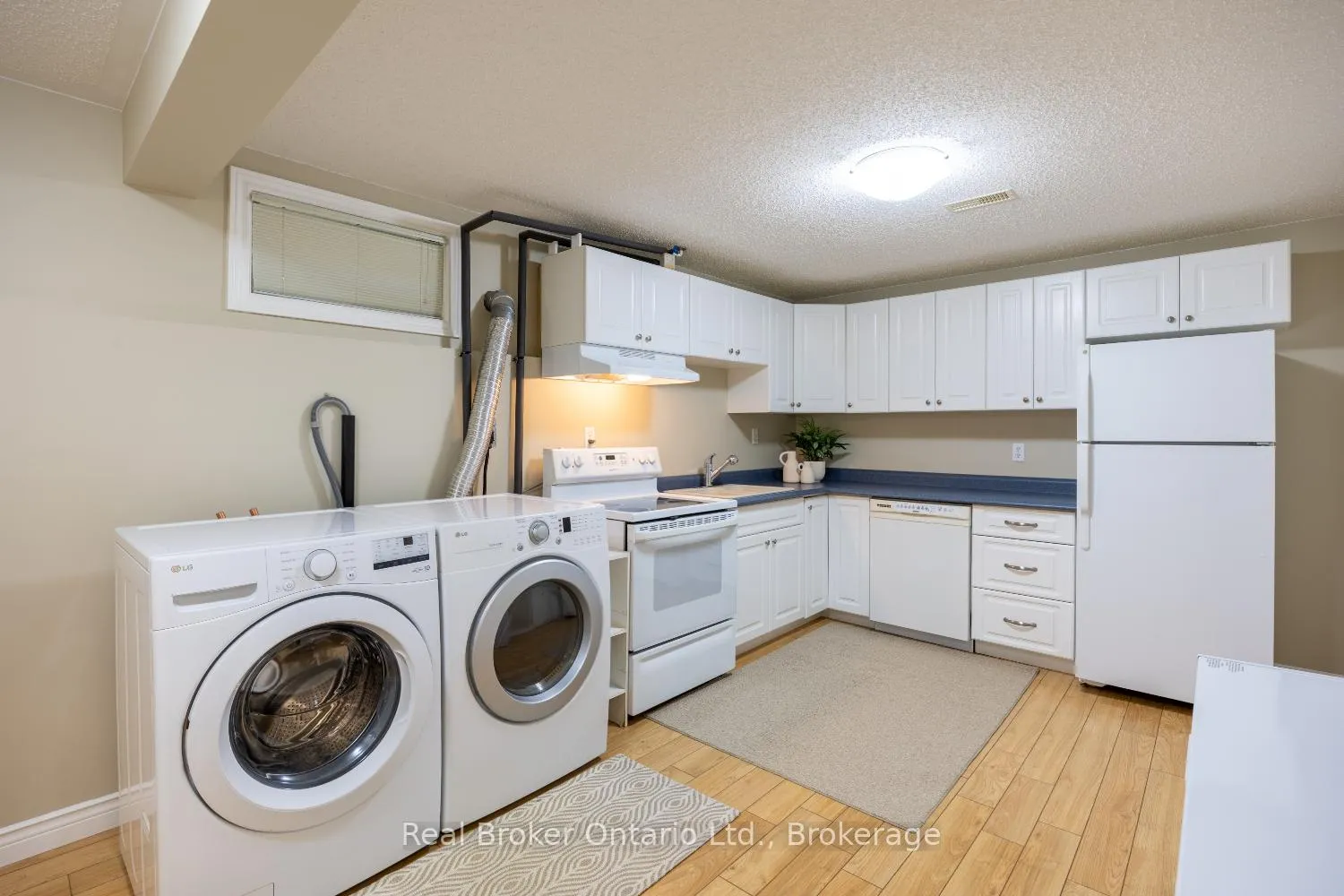 Photo 31 of 39 Valleycrest Drive, Clarington, Courtice — HOMEH