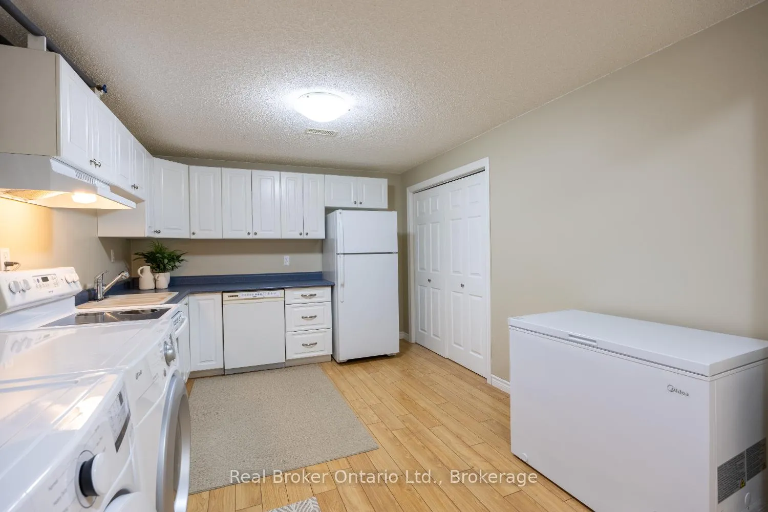 Photo 34 of 39 Valleycrest Drive, Clarington, Courtice — HOMEH