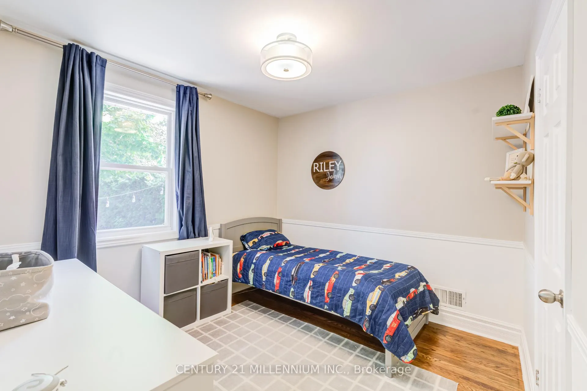 Photo 12 of 9 Prince Charles Drive, Halton Hills, Georgetown — HOMEH