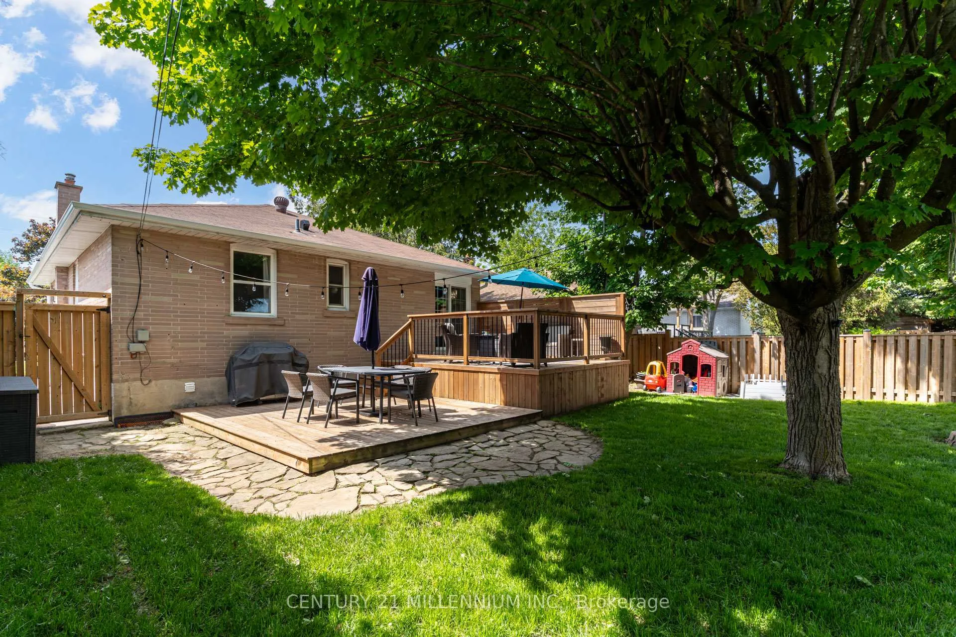 Photo 19 of 9 Prince Charles Drive, Halton Hills, Georgetown — HOMEH