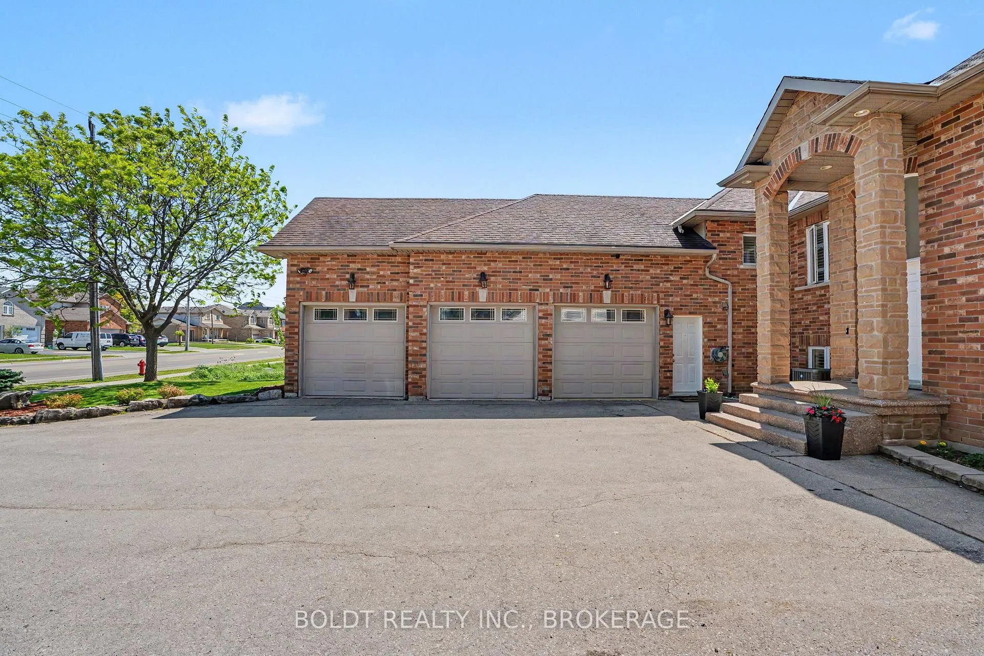 Photo 2 of 1504 Upper Sherman Avenue, Hamilton, Butler — HOMEH