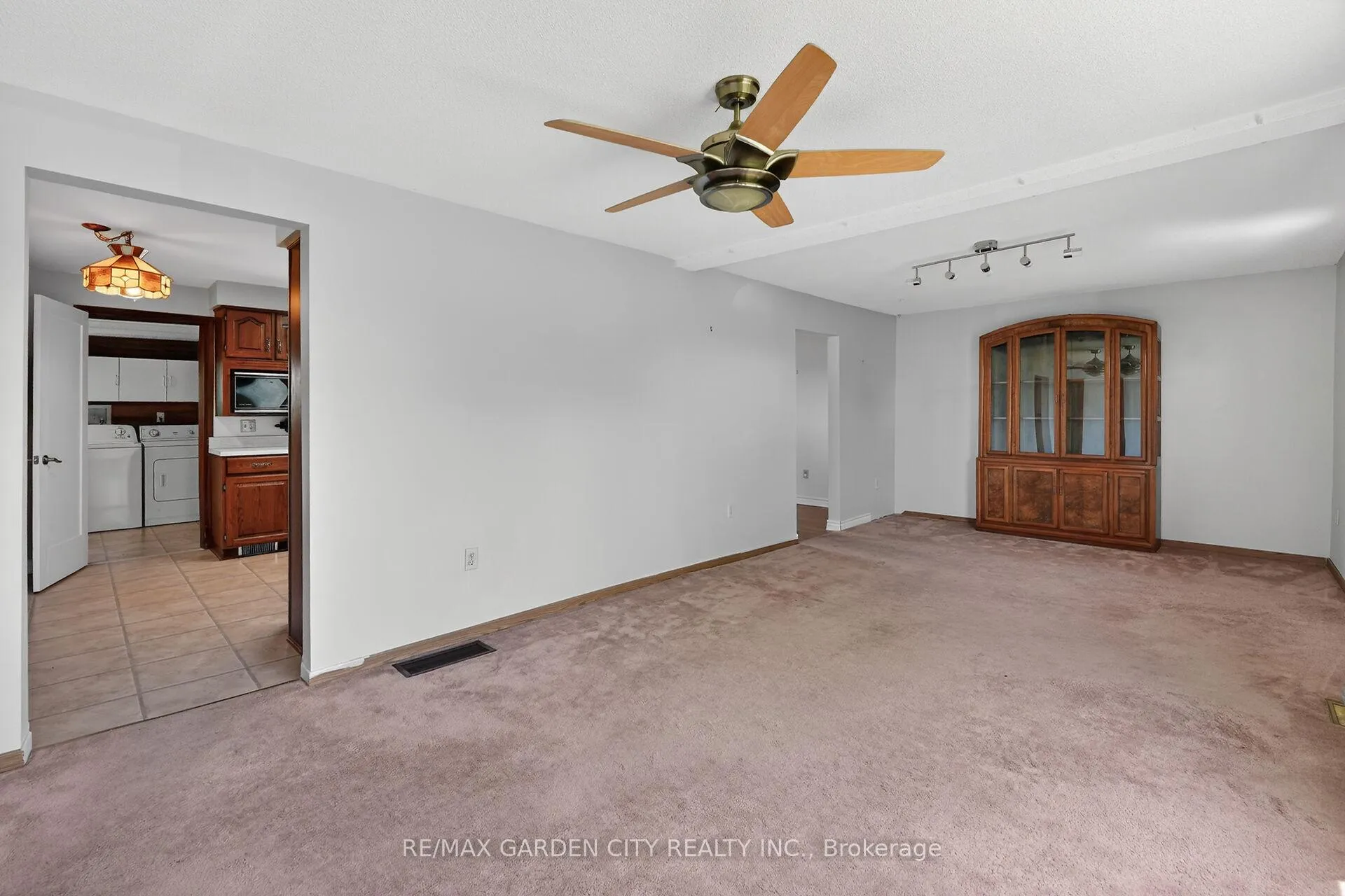 Photo 5 of 1651 Second Avenue, St. Catharines, Rural Fourth — HOMEH