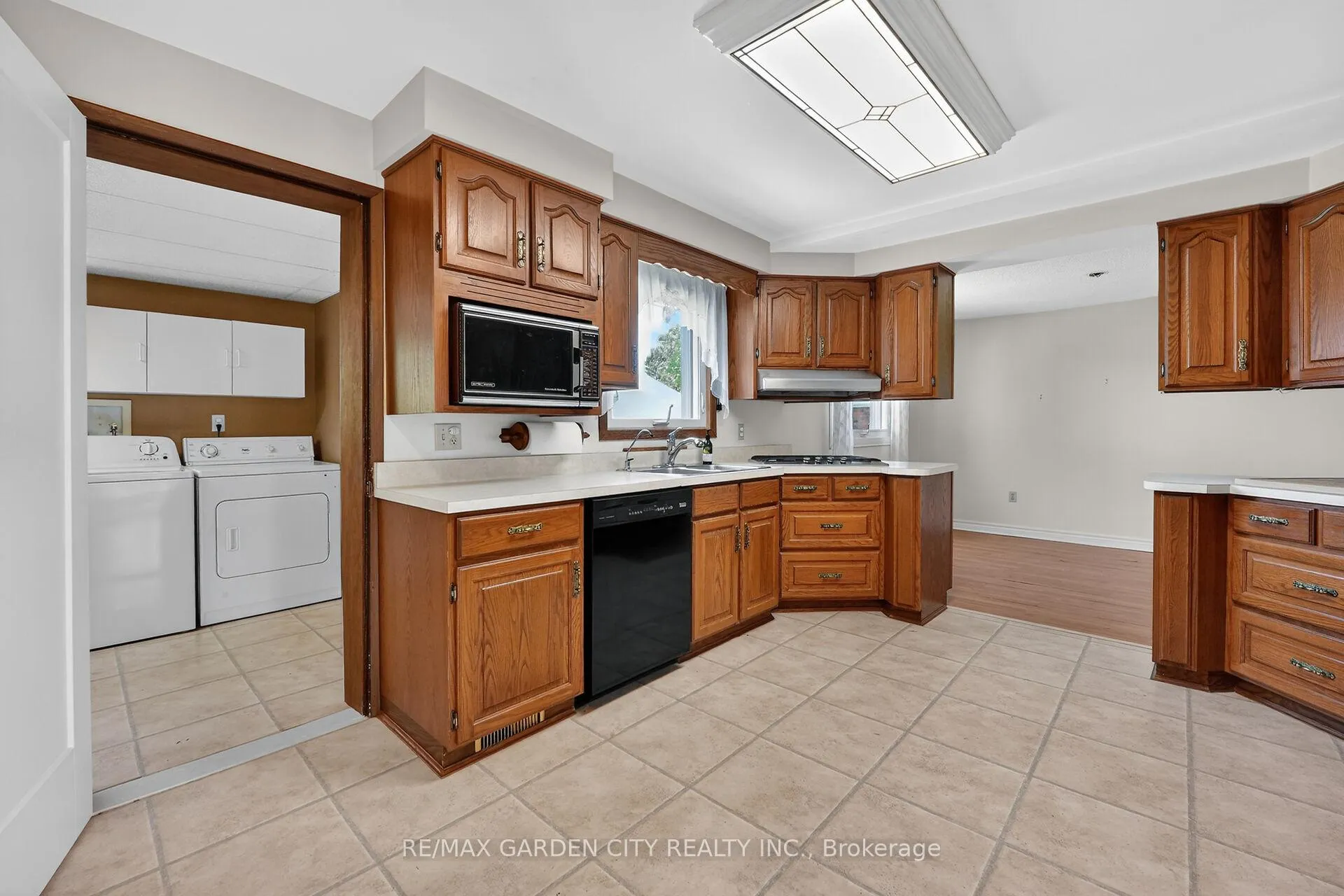 Photo 6 of 1651 Second Avenue, St. Catharines, Rural Fourth — HOMEH