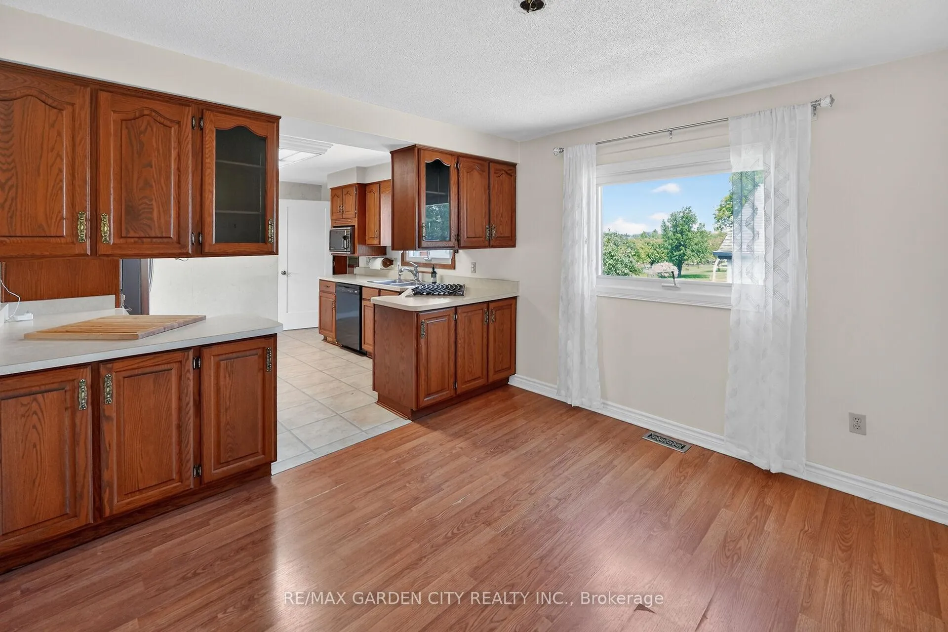 Photo 8 of 1651 Second Avenue, St. Catharines, Rural Fourth — HOMEH