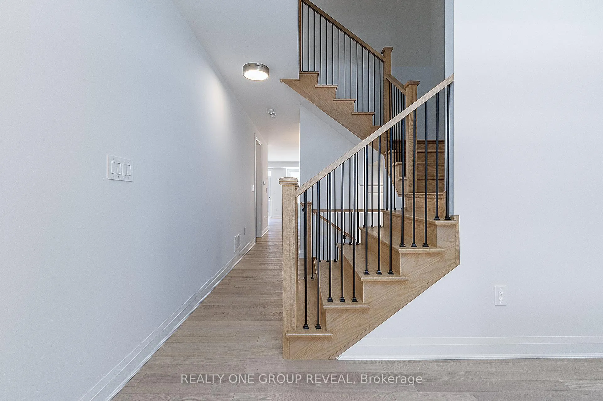 Photo 5 of 130 Leslie Richards Street, Markham, Rural Markham — HOMEH