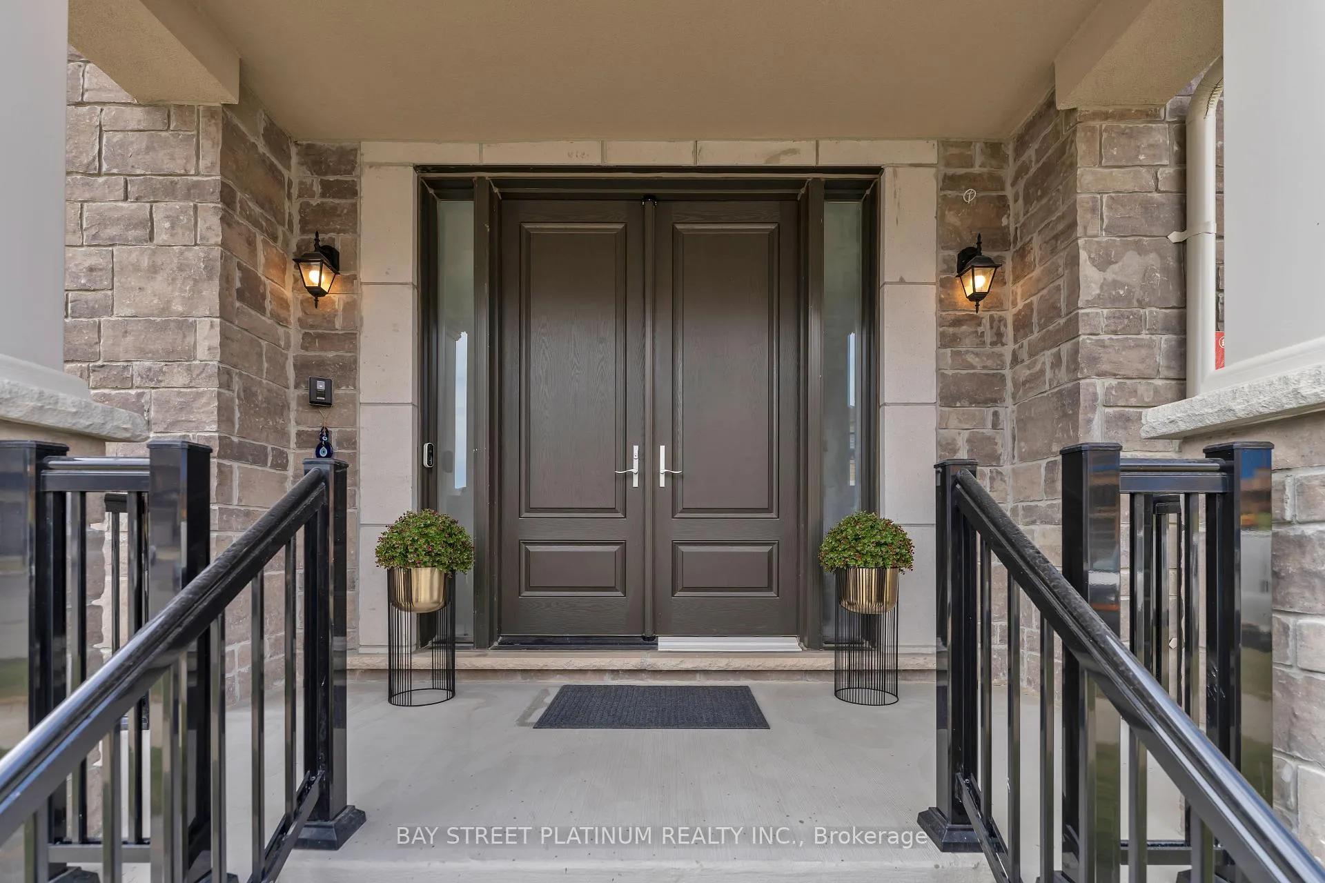 Photo 7 of 18 Woodgate Pines Drive, Vaughan, Kleinburg — HOMEH