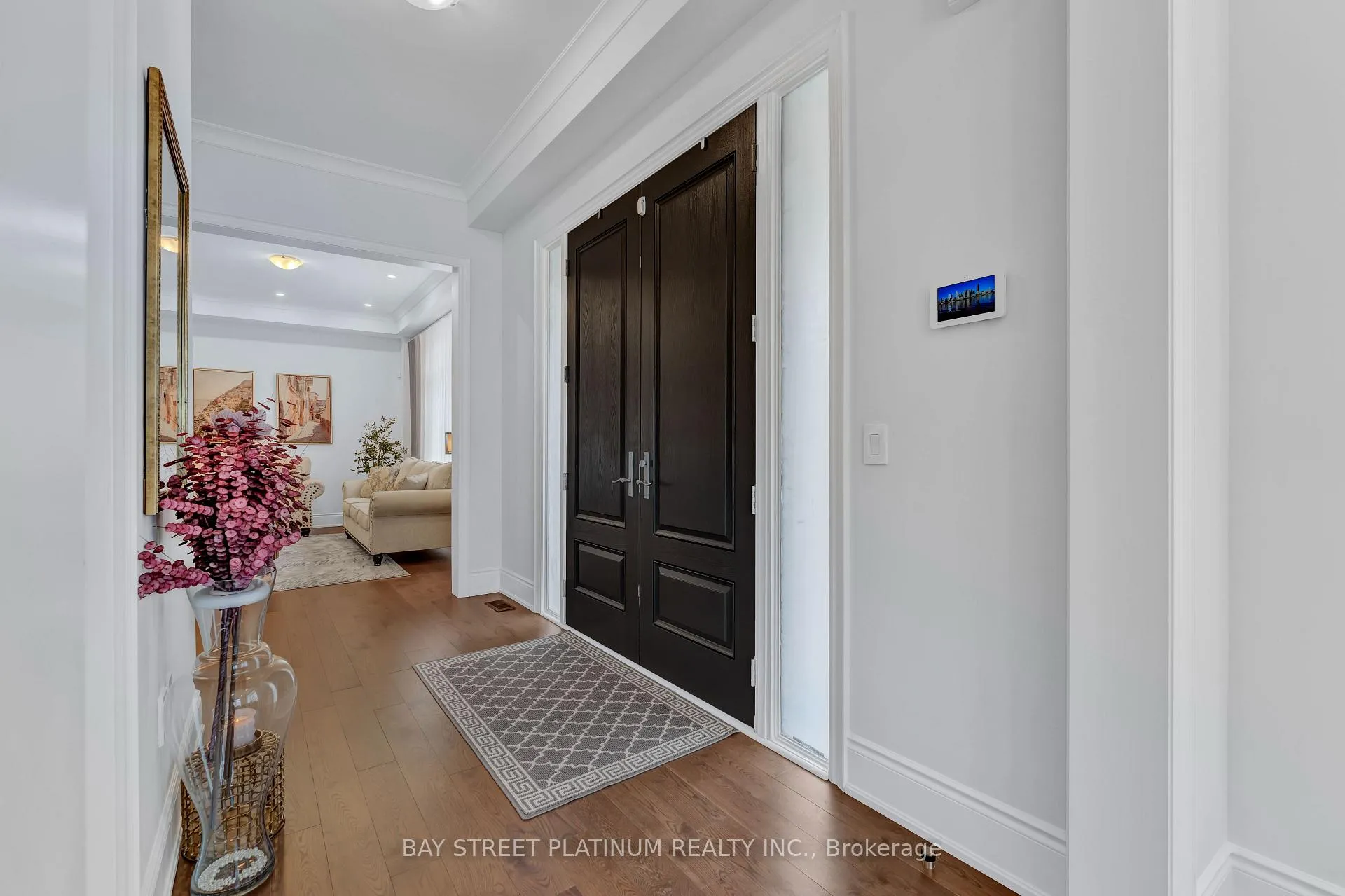 Photo 9 of 18 Woodgate Pines Drive, Vaughan, Kleinburg — HOMEH