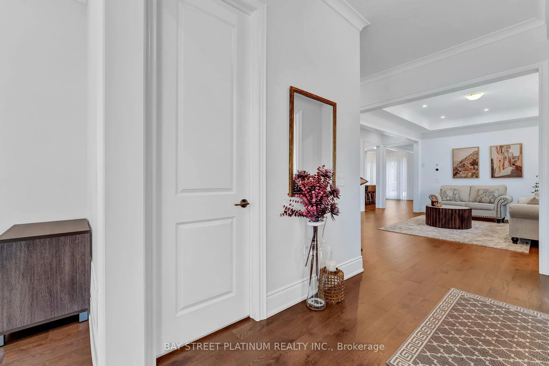 Photo 10 of 18 Woodgate Pines Drive, Vaughan, Kleinburg — HOMEH