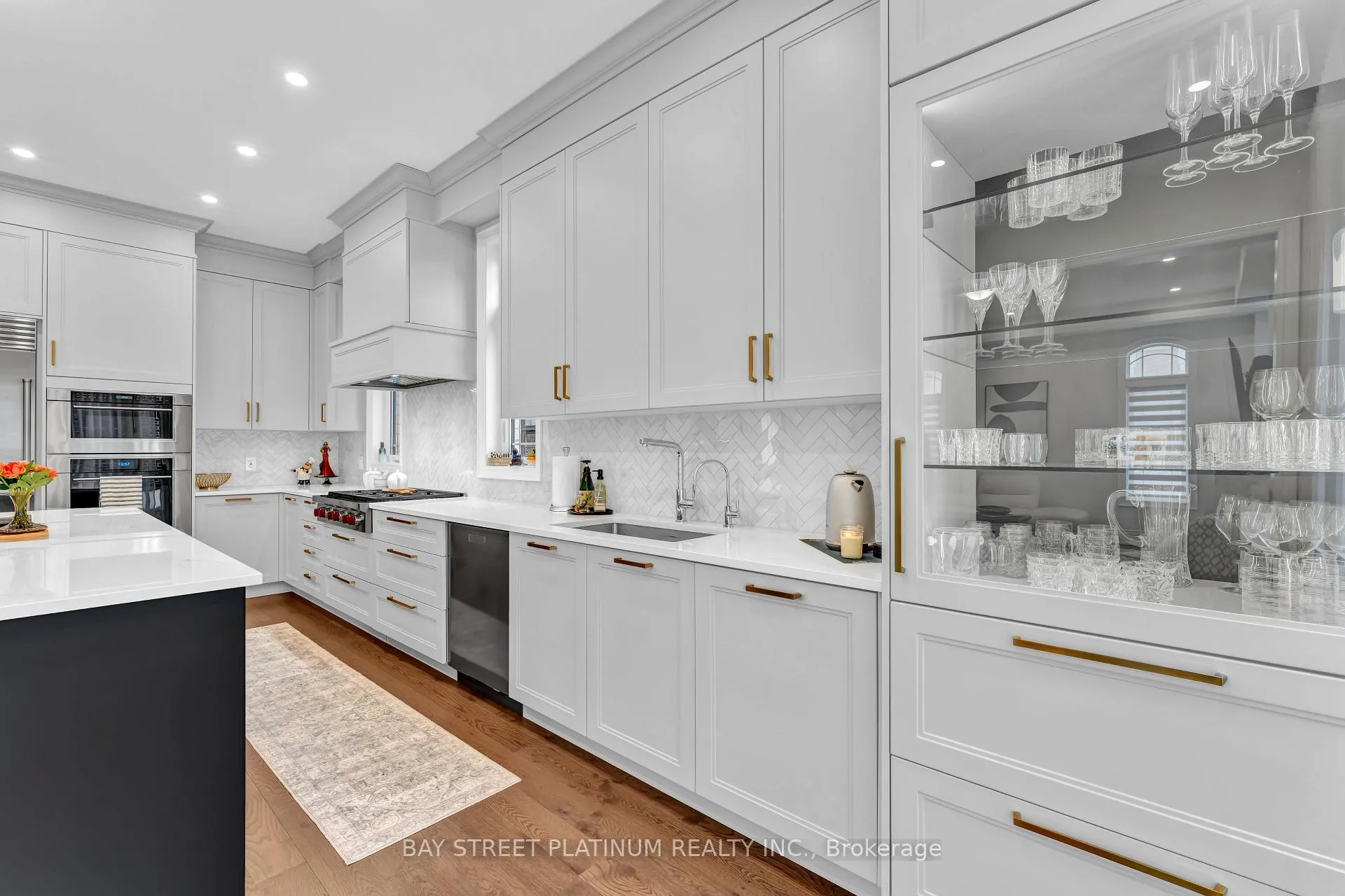 Photo 17 of 18 Woodgate Pines Drive, Vaughan, Kleinburg — HOMEH