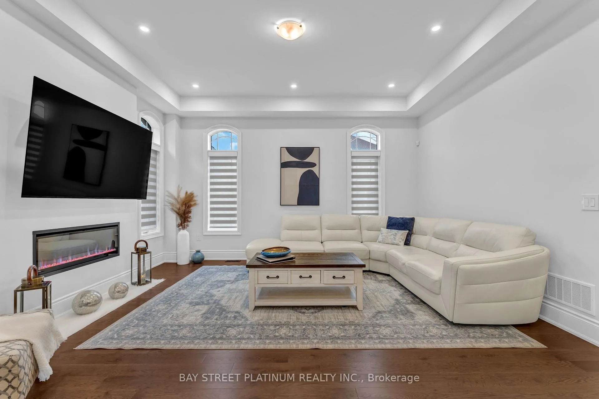 Photo 24 of 18 Woodgate Pines Drive, Vaughan, Kleinburg — HOMEH