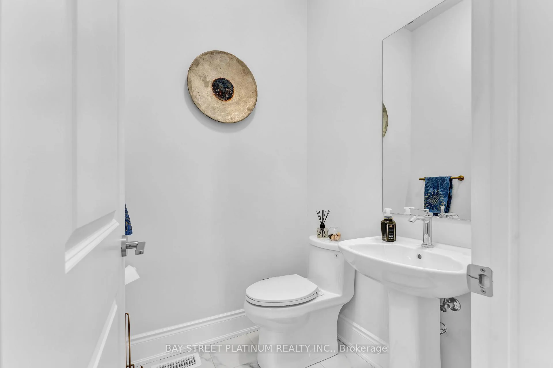 Photo 26 of 18 Woodgate Pines Drive, Vaughan, Kleinburg — HOMEH