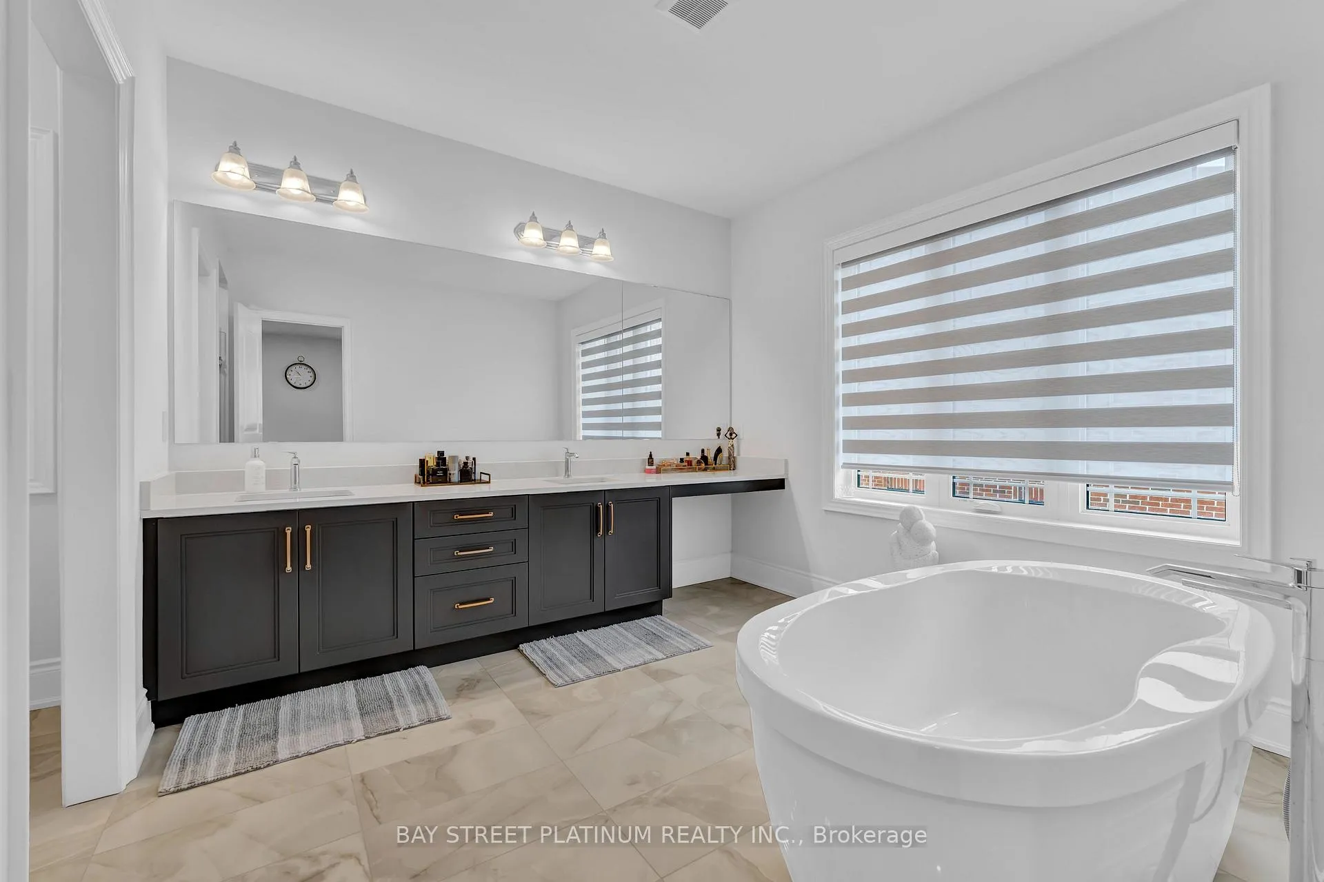 Photo 32 of 18 Woodgate Pines Drive, Vaughan, Kleinburg — HOMEH