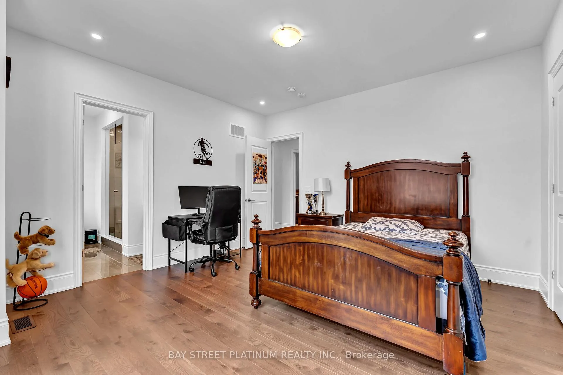 Photo 37 of 18 Woodgate Pines Drive, Vaughan, Kleinburg — HOMEH