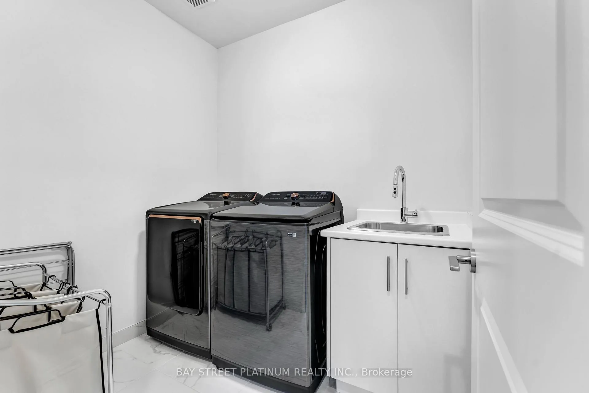 Photo 49 of 18 Woodgate Pines Drive, Vaughan, Kleinburg — HOMEH