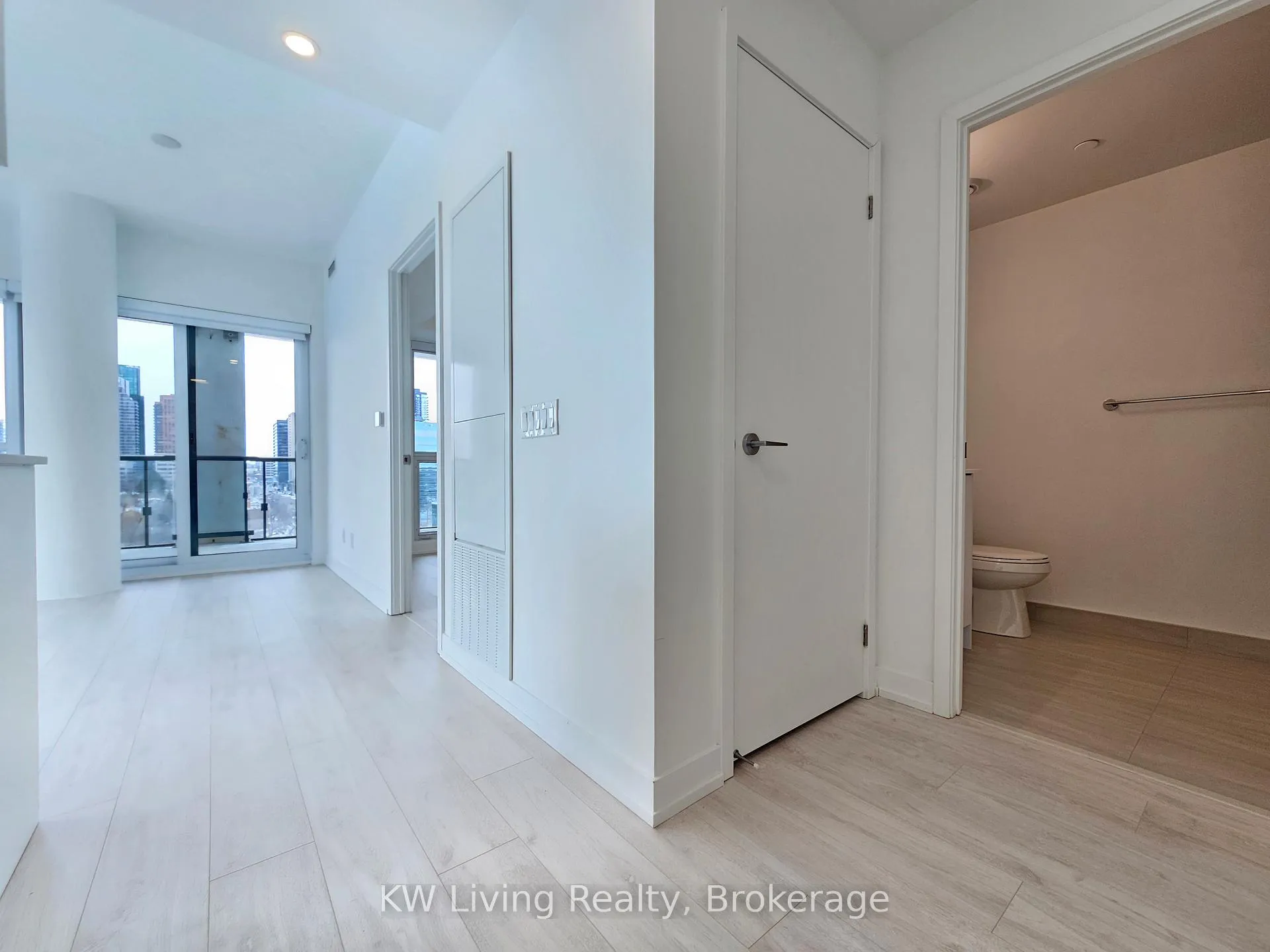 Photo 2 of Unit 710, 181 Sheppard Avenue E, North York, Willowdale East — HOMEH