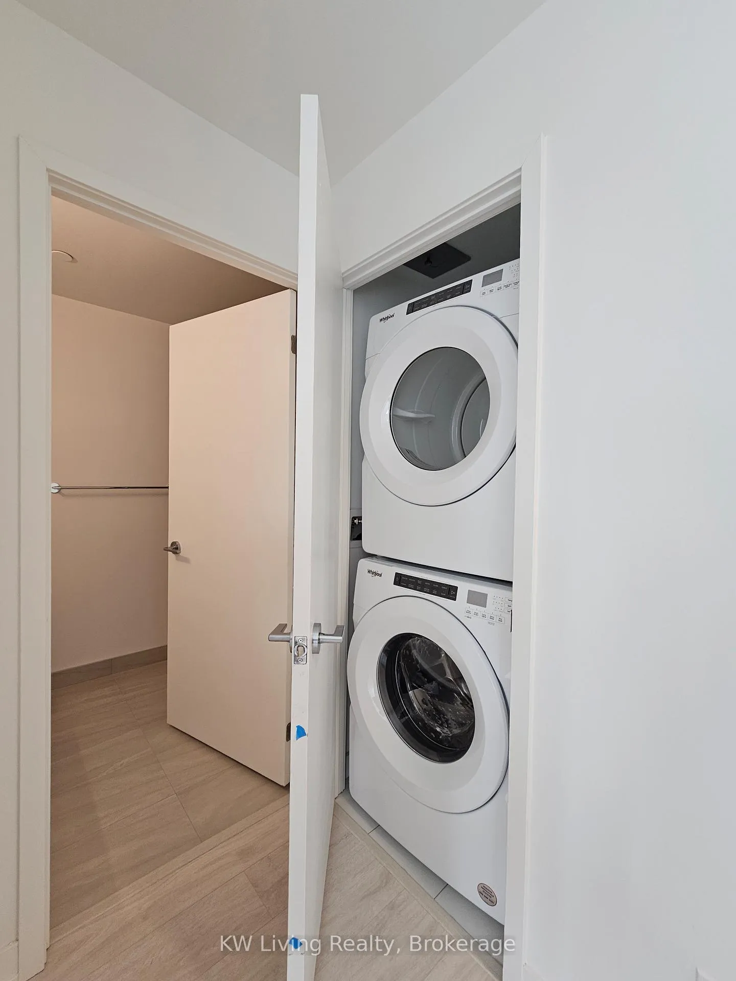 Photo 4 of Unit 710, 181 Sheppard Avenue E, North York, Willowdale East — HOMEH