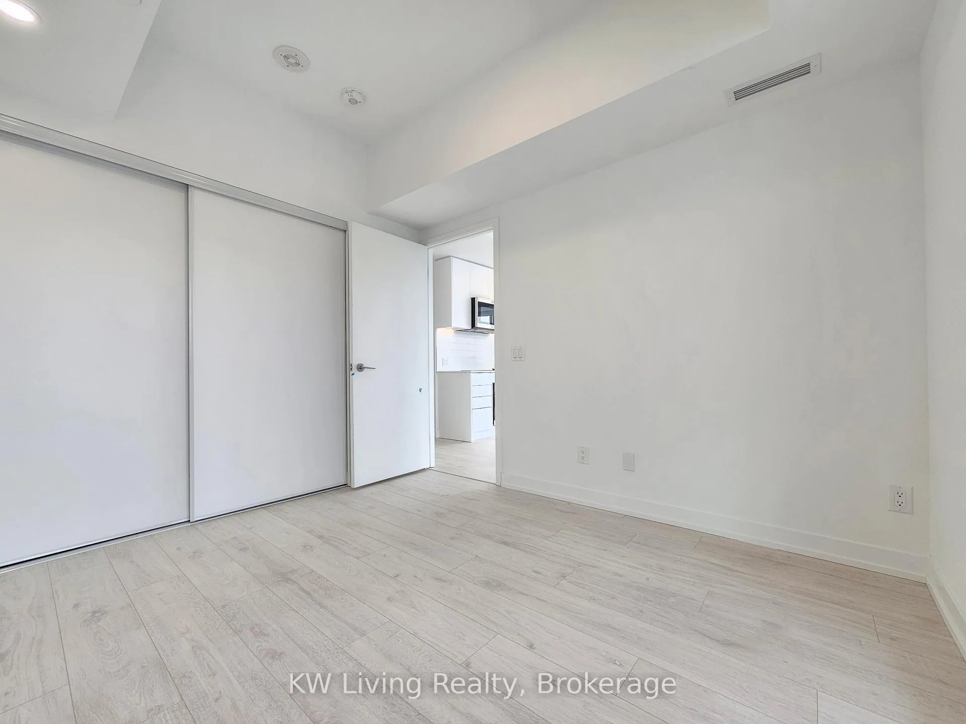 Photo 6 of Unit 710, 181 Sheppard Avenue E, North York, Willowdale East — HOMEH